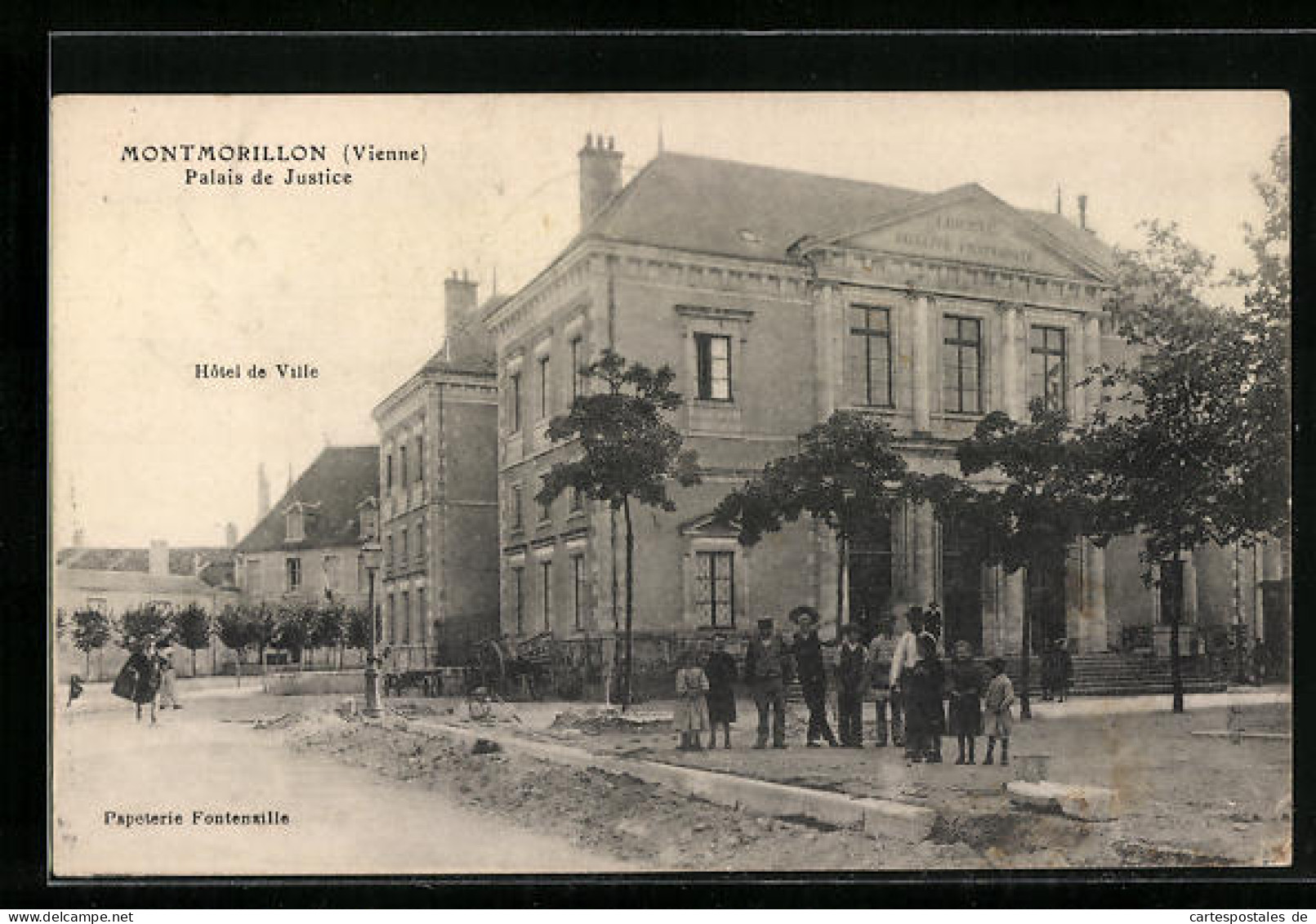 CPA Montmorillon, Palais De Justice, Hotel De Ville  - Montmorillon