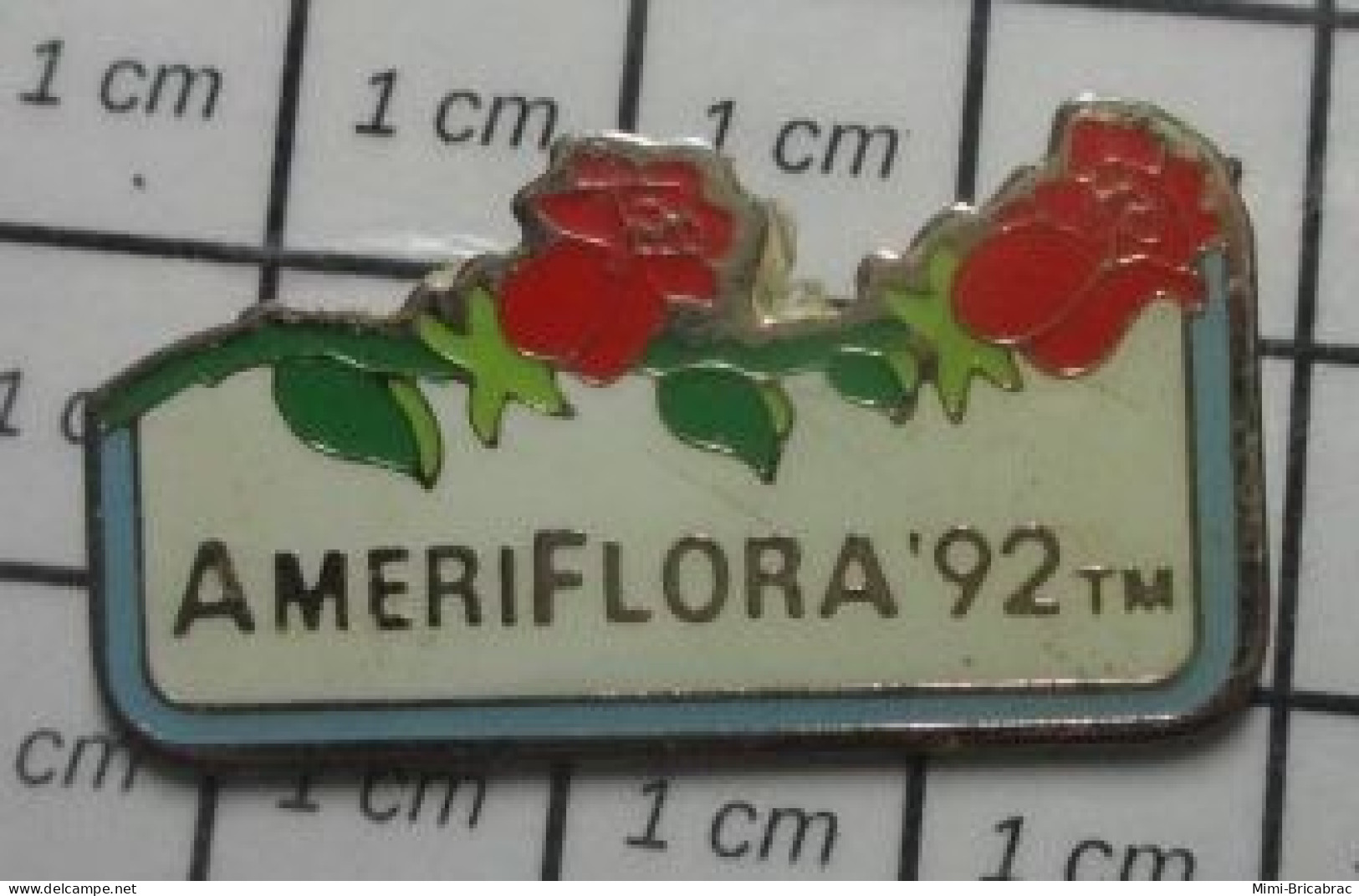 3617 Pin's Pins / Beau Et Rare / MARQUES / FLEURS ROUGES AMERIFLORA'92 TM - Marcas Registradas
