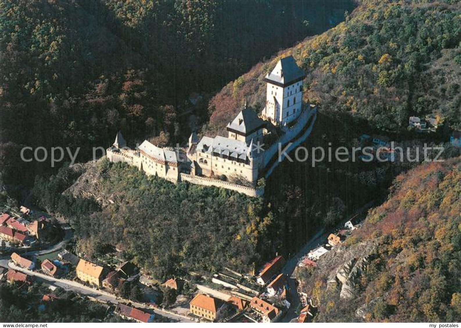 73742717 Karlstejn Hrad Karlstejn Fliegeraufnahme Karlstejn - Tchéquie