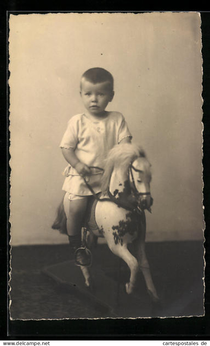 Foto-AK Niedliches Kind Reitet Spielzeugpferd  - Used Stamps