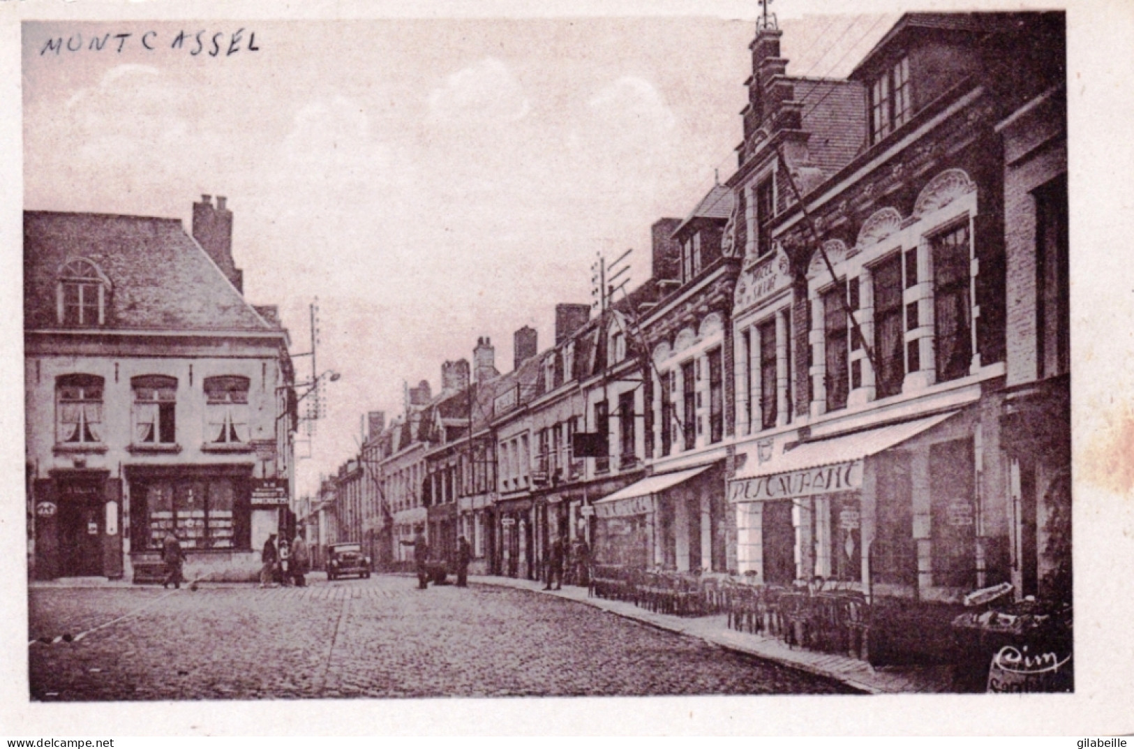 59 - MONT CASSEL - Rue Du Marechal Foch Et Hotel Du Sauvage - Cassel