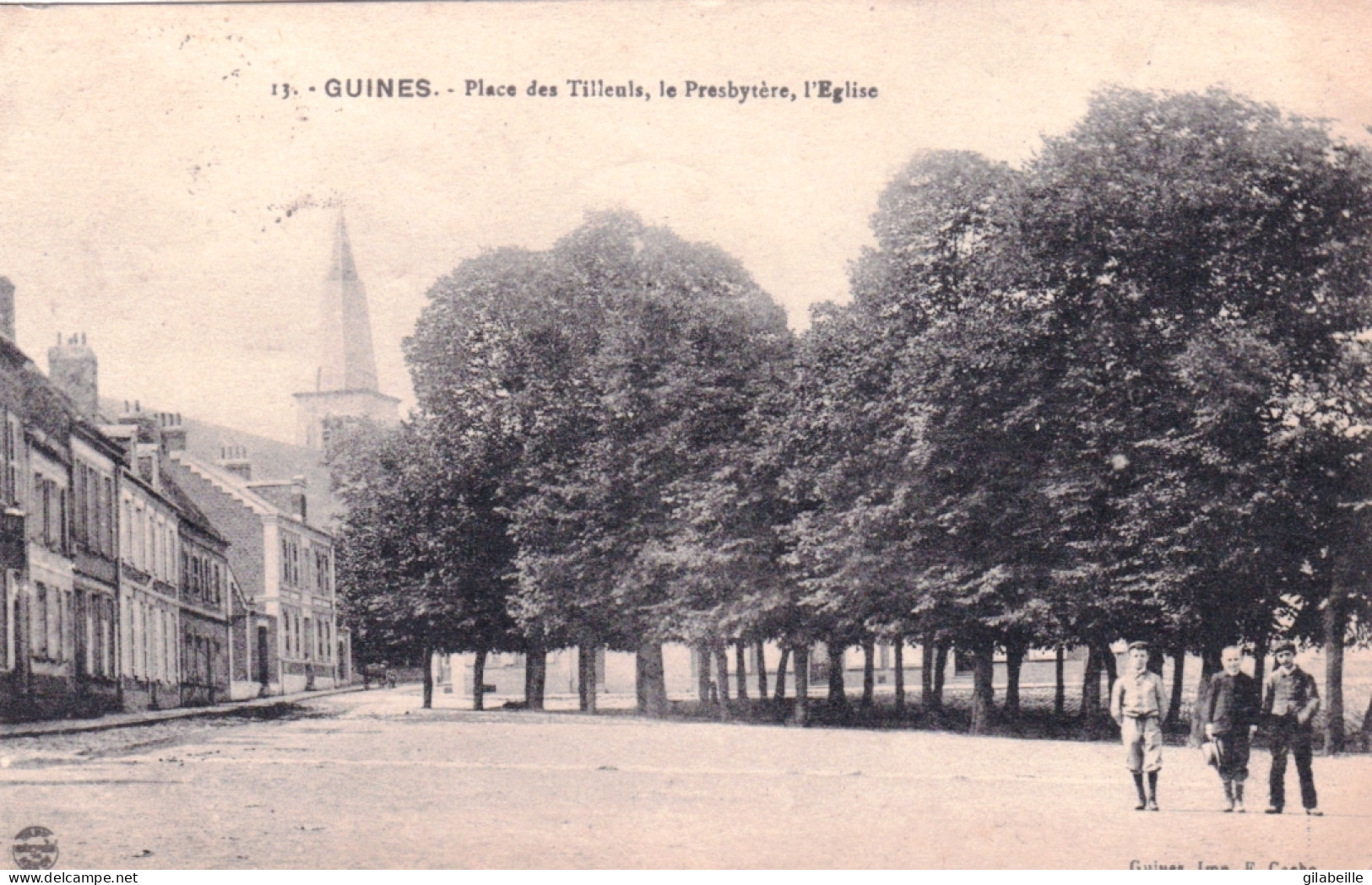 62 - Pas De Calais - GUINES - Place Des Tilleuls - Le Presbytere - L'église - Guines
