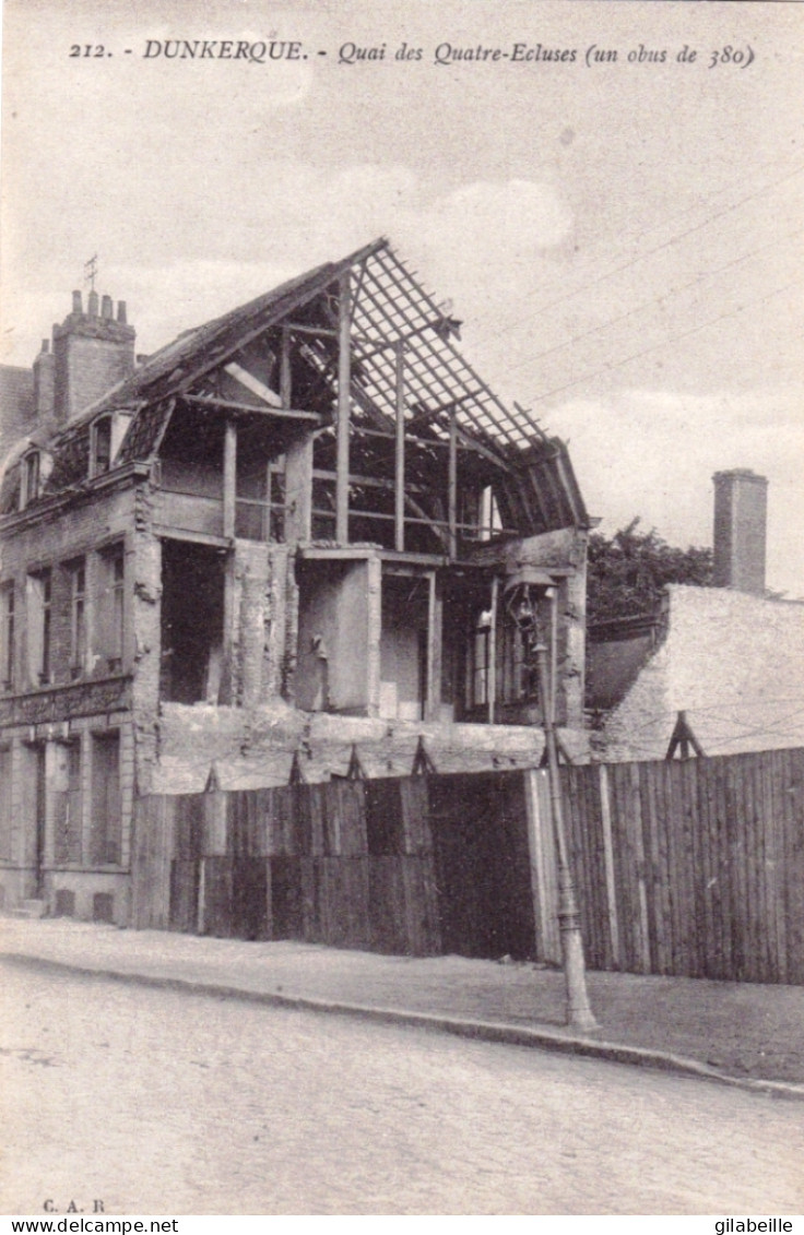 59 - DUNKERQUE -  Quai Des Quatre écluses ( Un Obus De 380 ) Guerre 1914 - Dunkerque