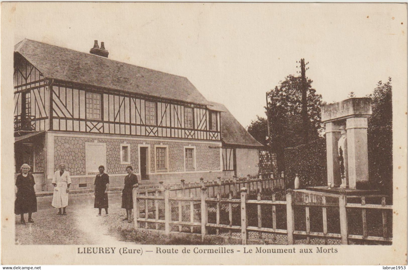 Lieurey - Route De Cormeilles -Le Monument Aux Morts   (G.2545) - Altri & Non Classificati