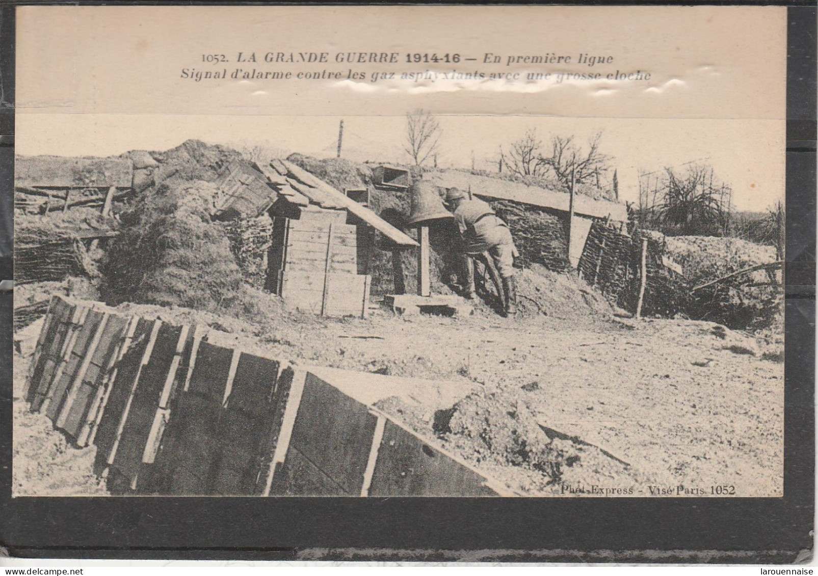 Cloche - La Grande Guerre1914-16 - En Première Ligne - Signal D' Alarme Contre Les Gaz Asphyxiants Avec Une Grosse Cloch - Guerre 1914-18