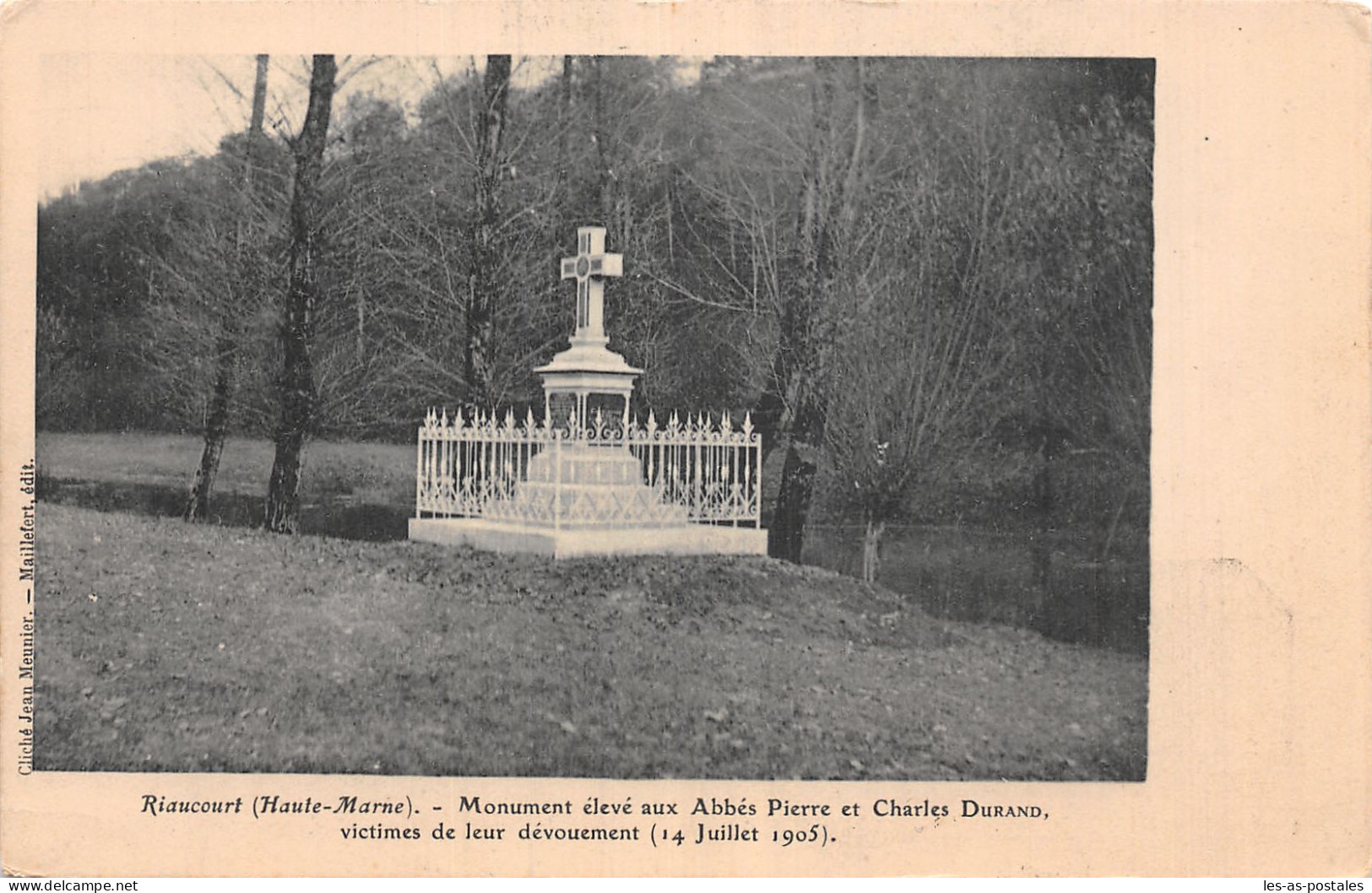 52 RIAUCOURT MONUMENT ABBES PIERRE - Autres & Non Classés