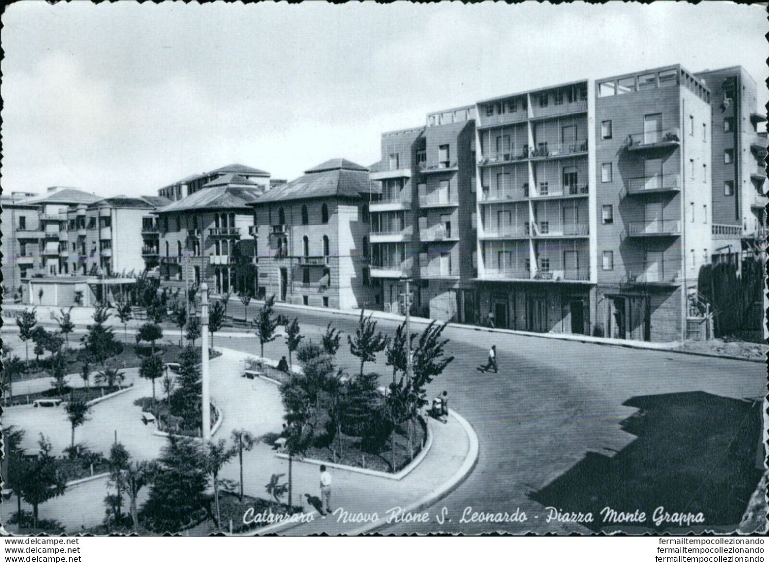 Ah698 Cartolina Catanzaro Citta' Nuovo Rione S.leonardo Piazza Monte Grappa - Catanzaro