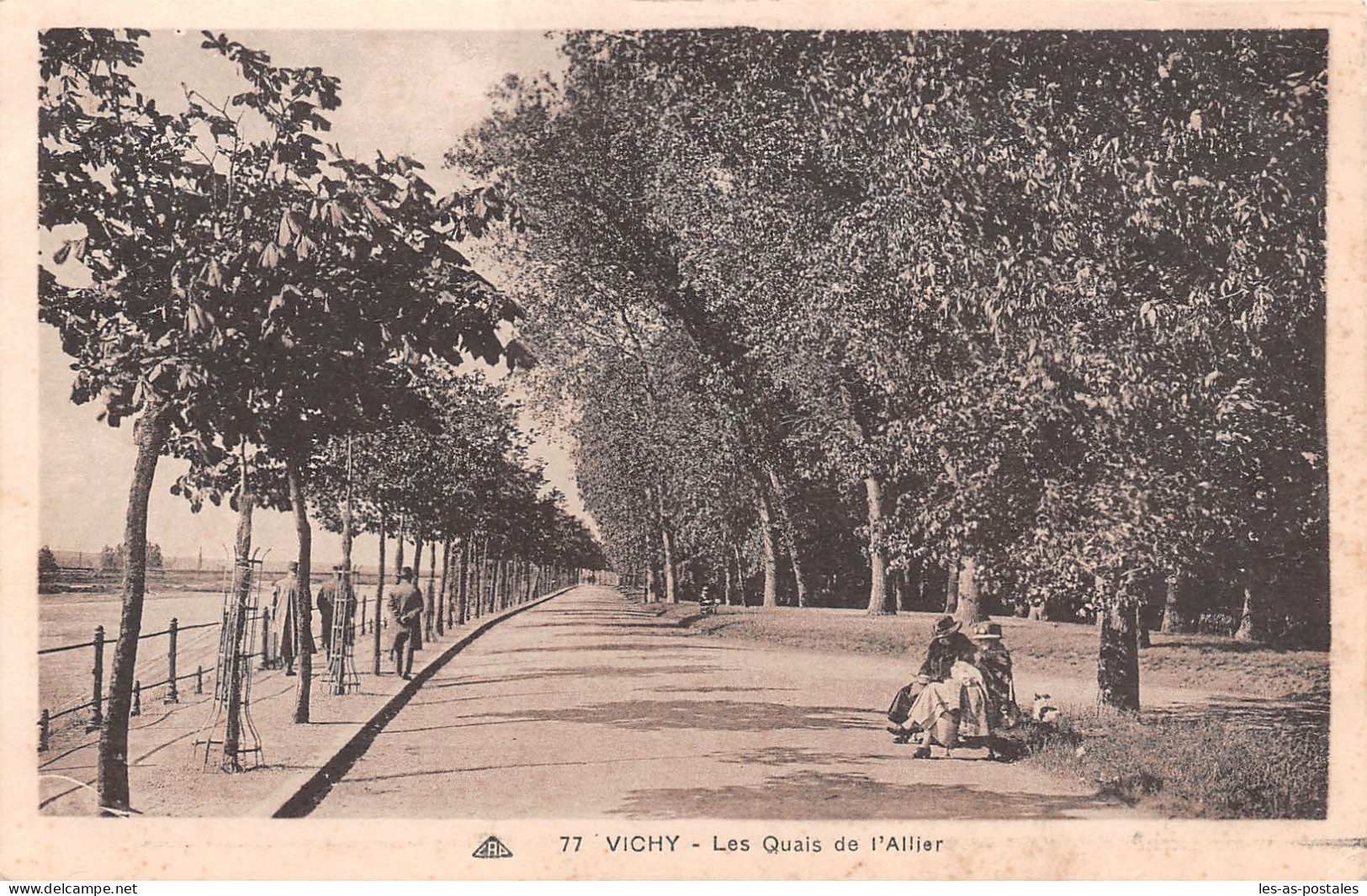 3 VICHY LES QUAI - Vichy