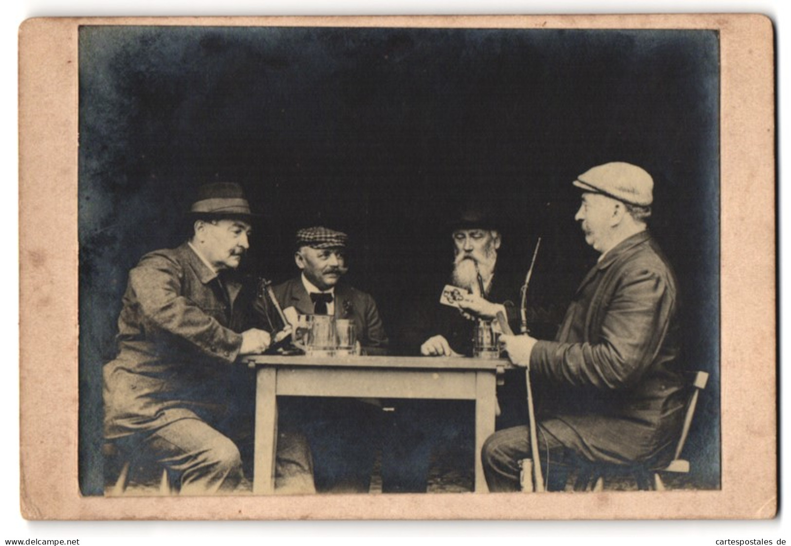 Fotografie Herren Beim Kartenspiel - Skat In Einem Gasthaus  - Autres & Non Classés