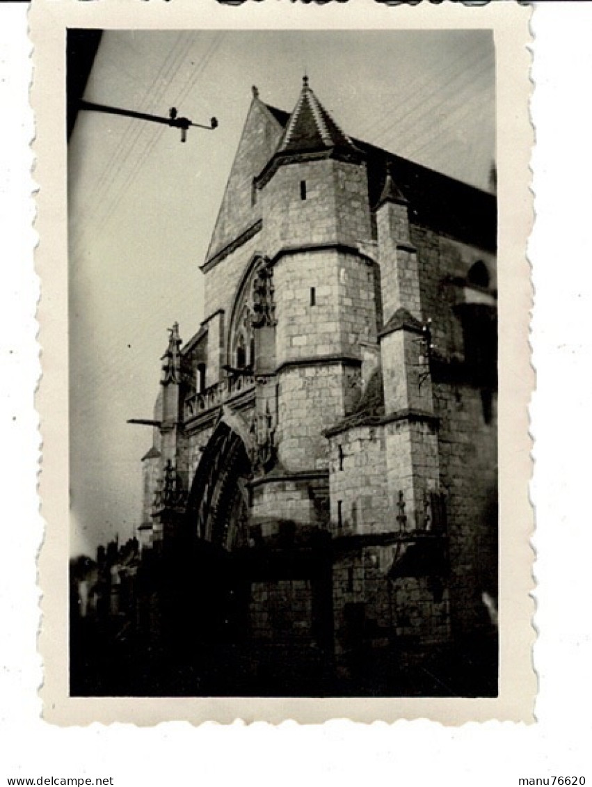 Ref 1 - Photo :  L'église , Moret Sur Loing , Seine Et Marne - France . - Europe