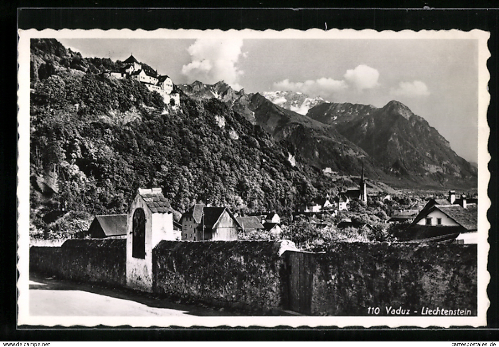 AK Vaduz, Ortsansicht Mit Bergen  - Liechtenstein