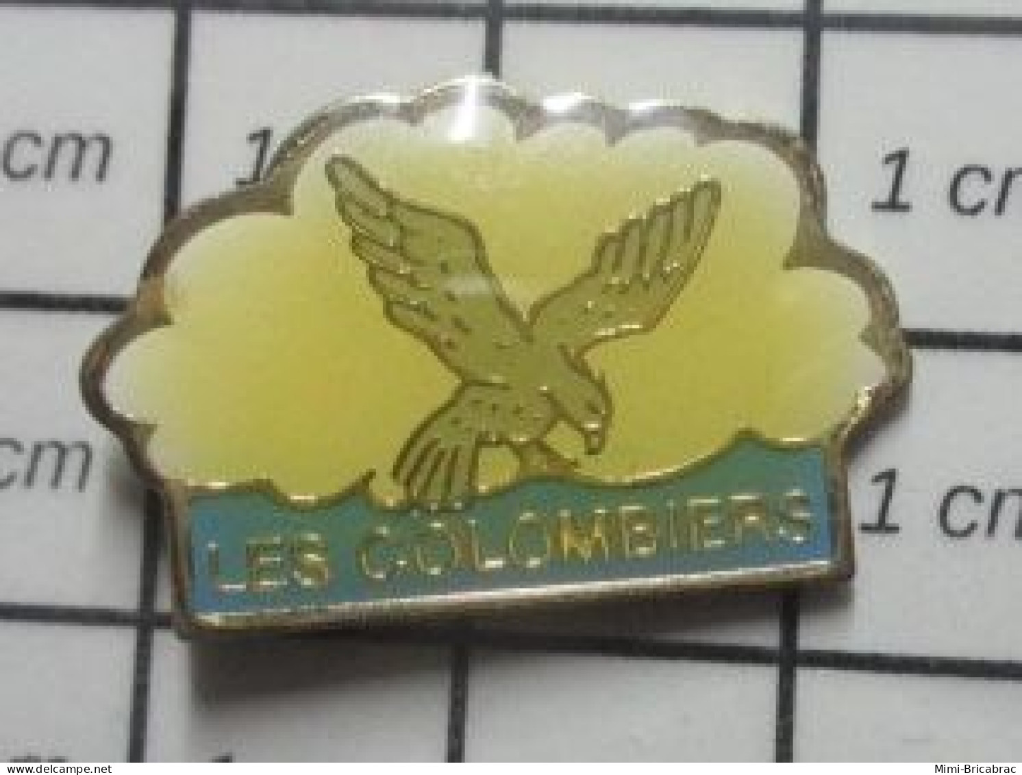 3617 Pin's Pins / Beau Et Rare / ANIMAUX / PIGEON PAS TRES RESSEMBLANT LES COLOMBIERS - Animals