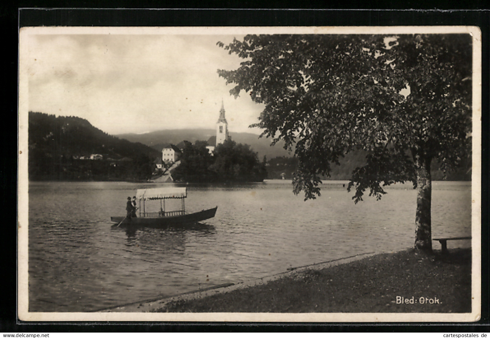 AK Bled, Bled Otok, Ruderboot Auf Dem See Vor Der Insel  - Slovenia