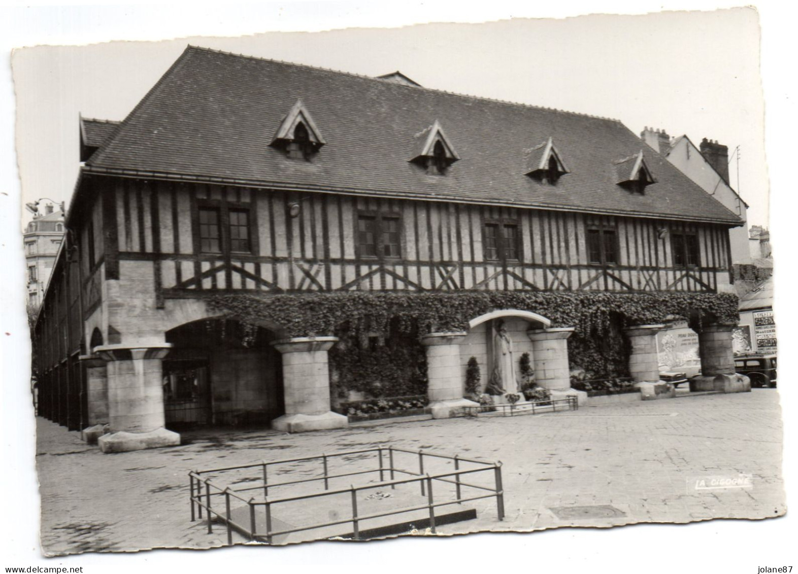 CPSM   76     ROUEN   1969     PLACE DU VIEUX MARCHE  MONUMENT JEANNE D ARC - Rouen