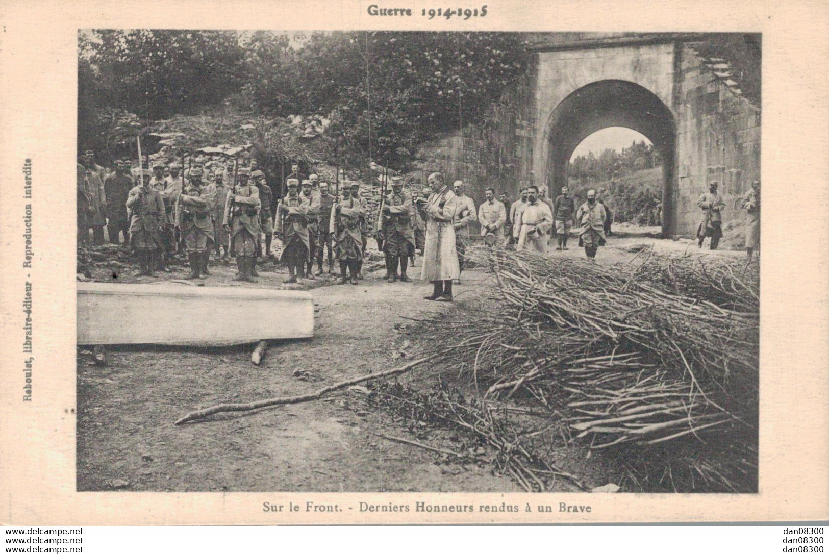 SUR LE FRONT DERNIERS HONNEURS RENDUS A UN BRAVE - Guerre 1914-18