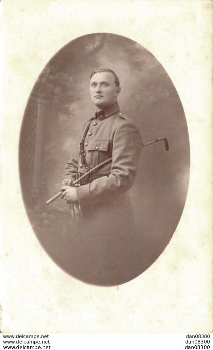 CARTE PHOTO NON IDENTIFIEE REPRESENTANT UN SOLDAT DU 7eme DE CAVALERIE POSANT CHEZ UN PHOTOGRAPHE - Zu Identifizieren