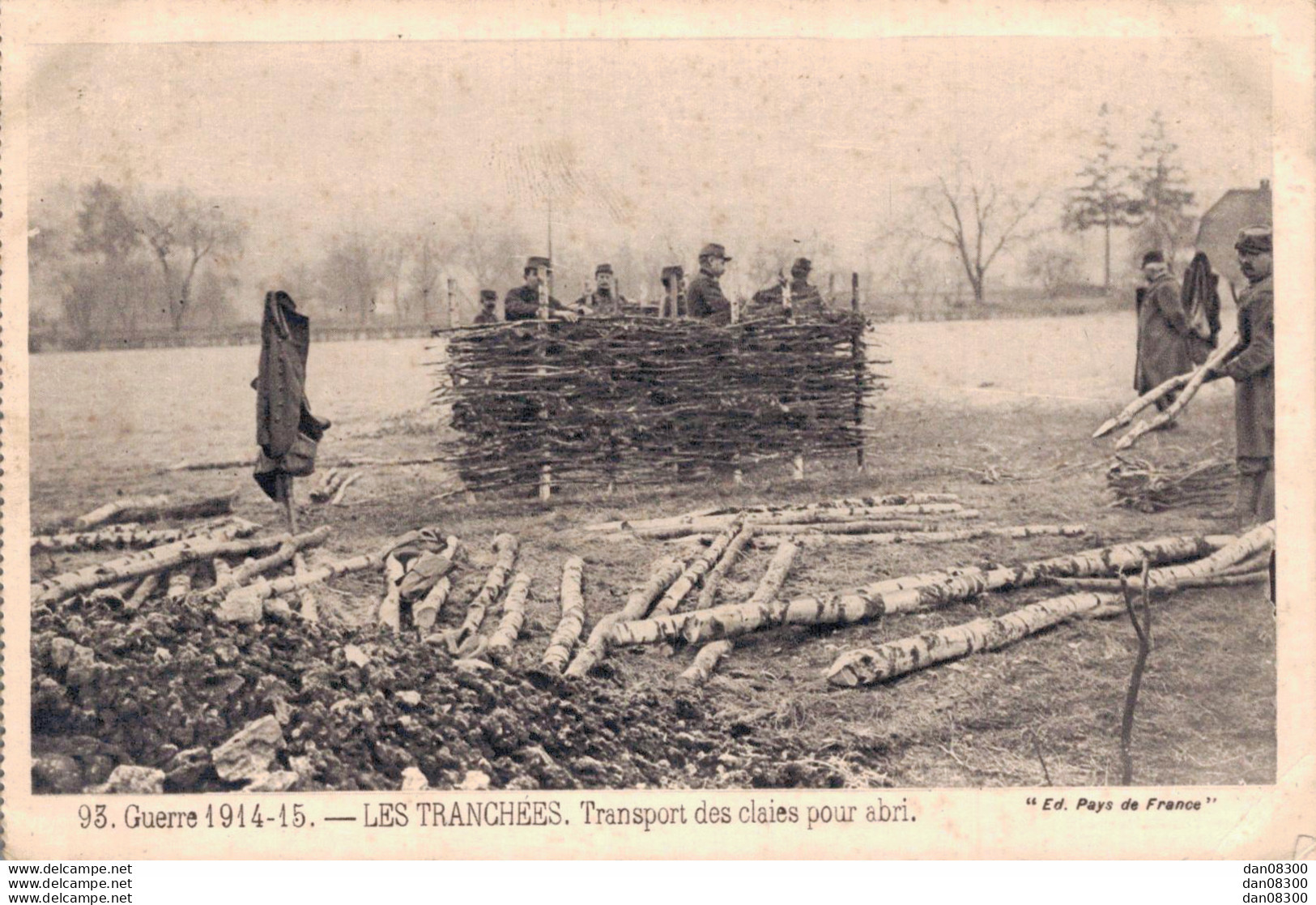 GUERRE 1914-15 LES TRANCHEES TRANSPORT DES CLAIES POUR ABRI - Guerre 1914-18