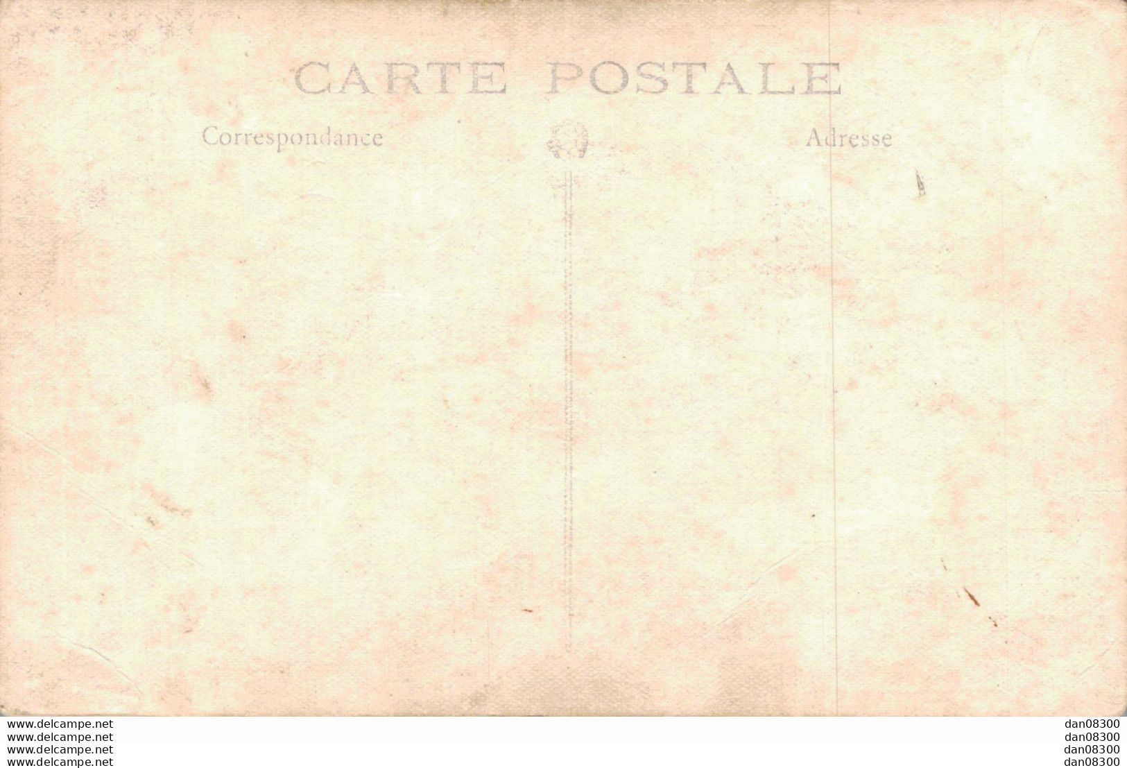 CARTE PHOTO NON IDENTIFIEE REPRESENTANT UN REGIMENT DE SOLDATS PRENANT LA POSE - To Identify