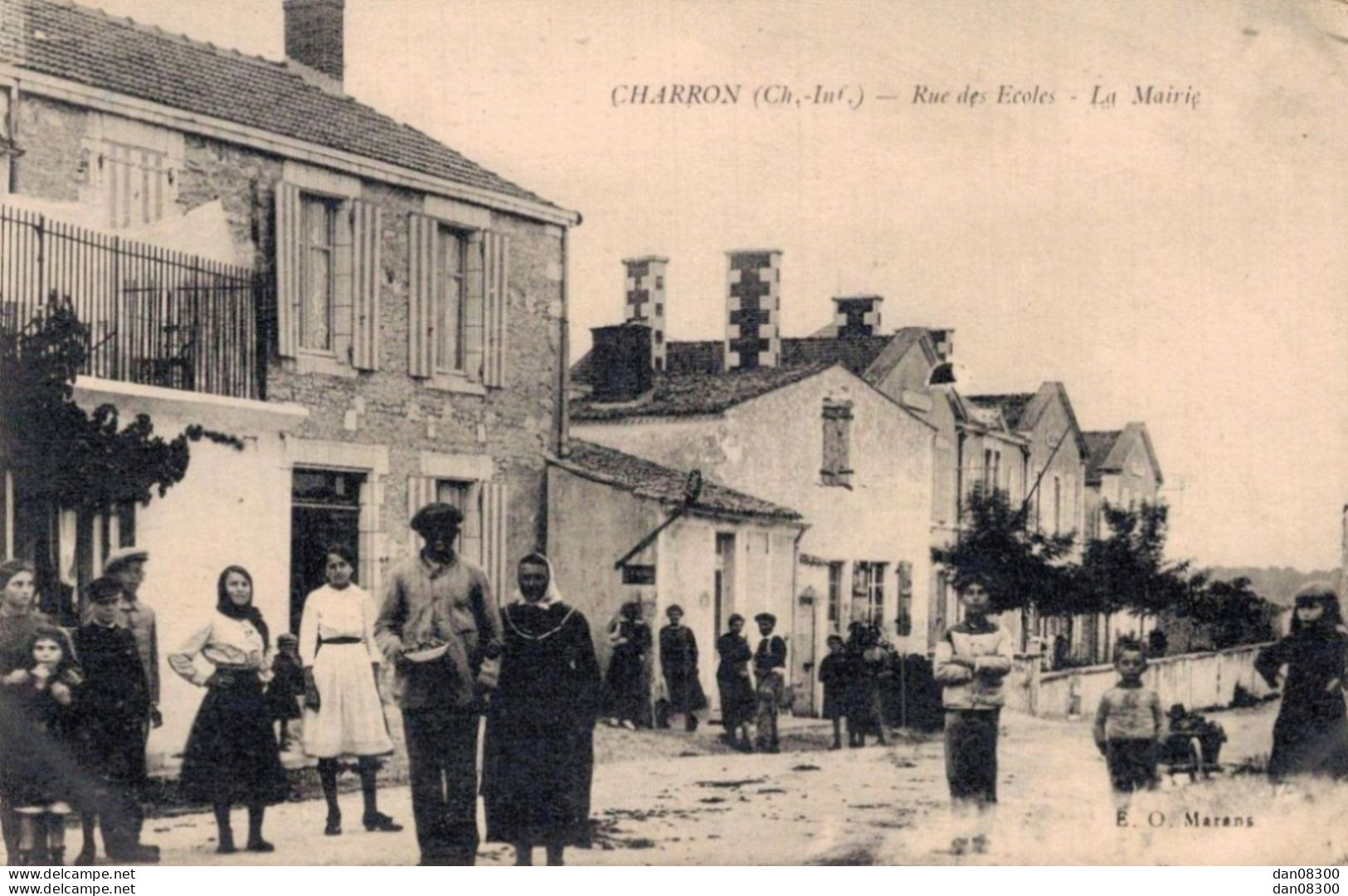 17 CHARRON RUE DES ECOLES LA MAIRIE TRES ANIMEE - Otros & Sin Clasificación