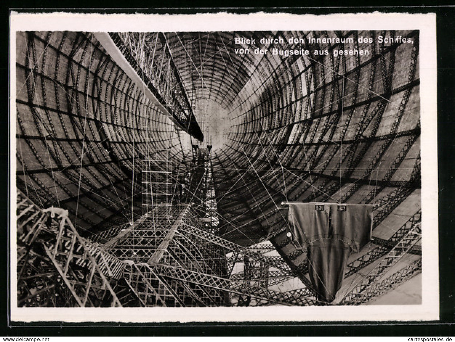 AK Luftschiff-Zeppelin, Blick Durch Den Innenraum Von Der Bugseite Aus Gesehen  - Airships