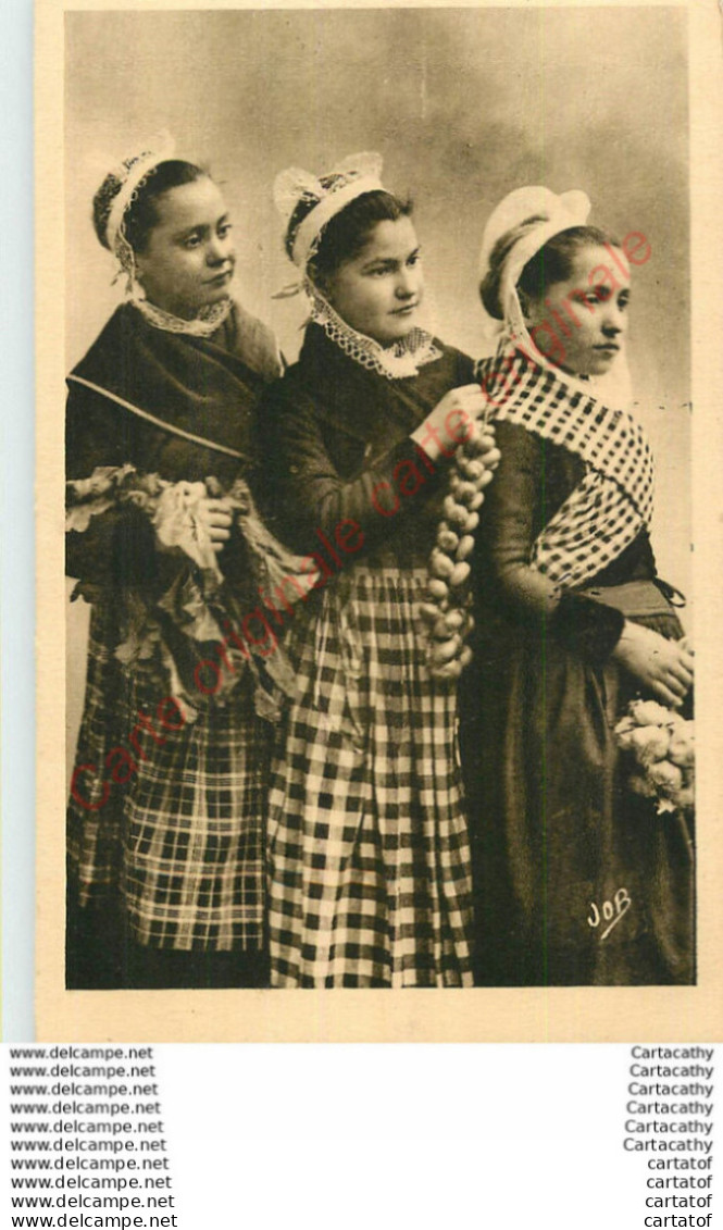 29.  Les Petites Roscovites .  Costumes Bretons .  ROSCOFF . - Roscoff