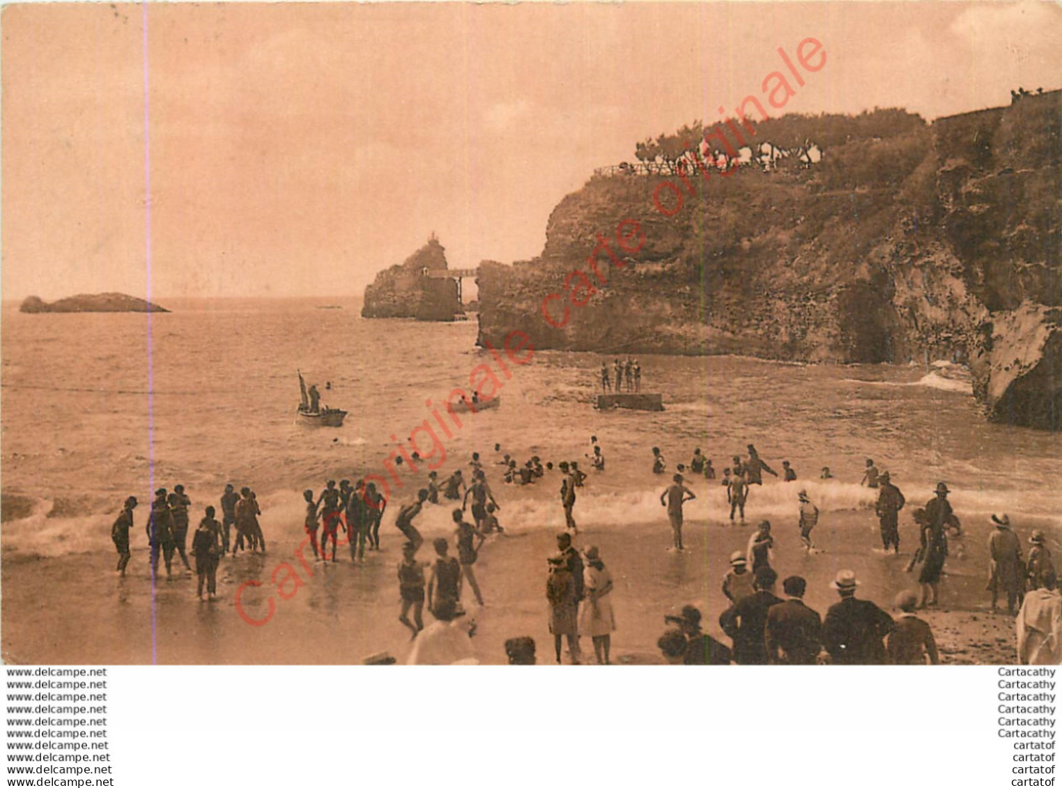 64.  BIARRITZ .  Plage Du Port Vieux Et Rocher De La Vierge . - Biarritz