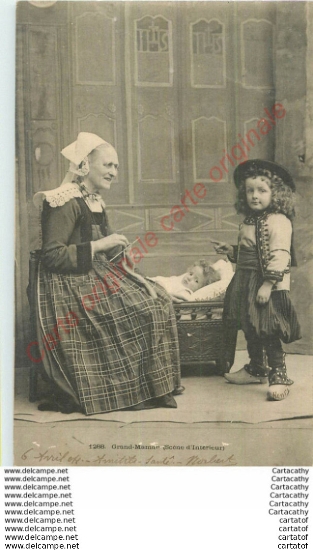 Grand Maman . Scène D'intérieur .  ( Coiffes Et Costumes Petite Fille  Et Gtand Mère ) . - Autres & Non Classés