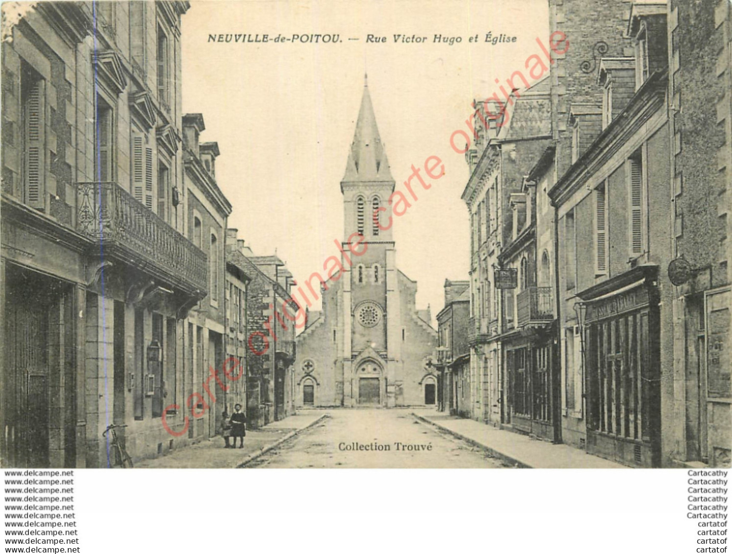 86.  NEUVILLE DE POITOU .  Rue Victor Hugo Et Eglise . - Neuville En Poitou