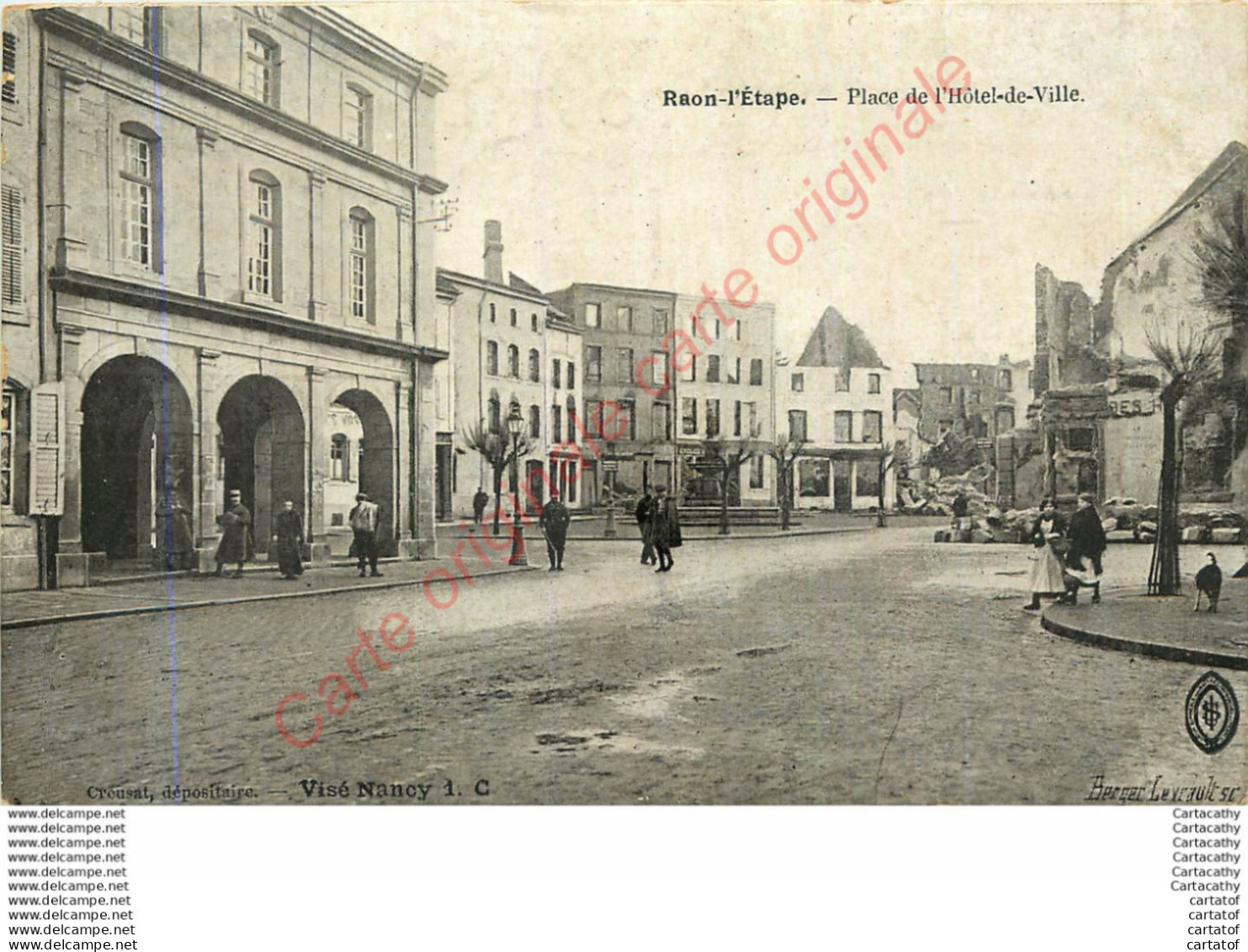 88.  RAON L'ETAPE .  Place De L'Hôtel De Ville .  CPA Animée . - Raon L'Etape