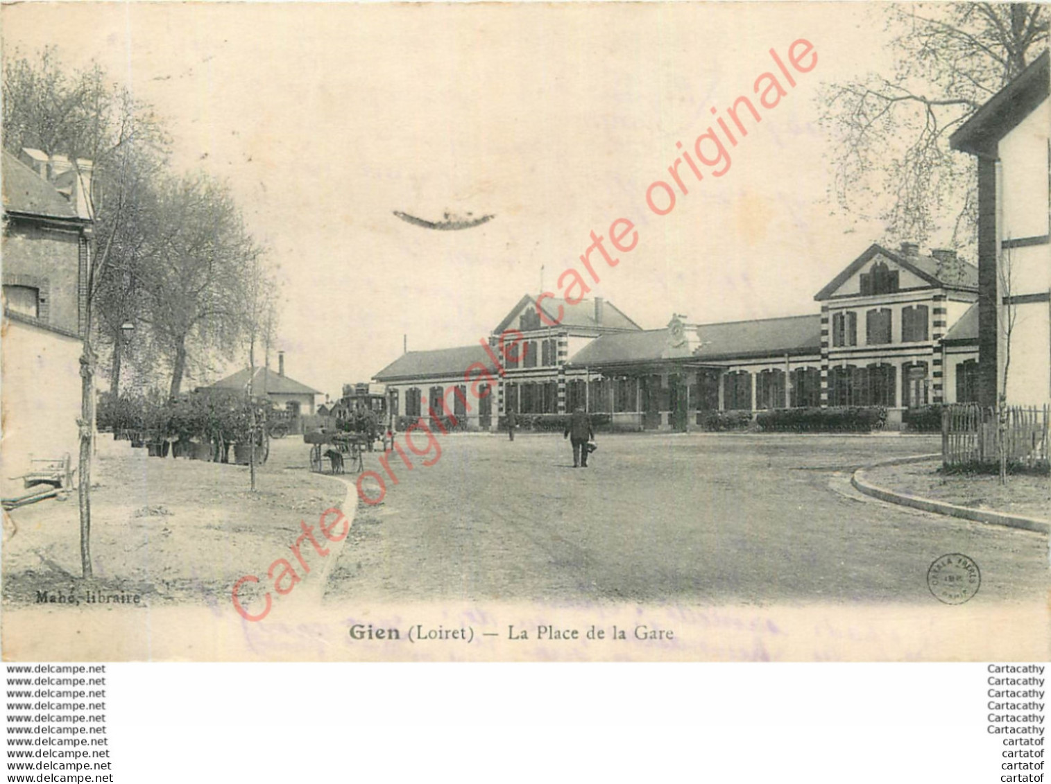 45.  GIEN .  La Place De La Gare . - Gien