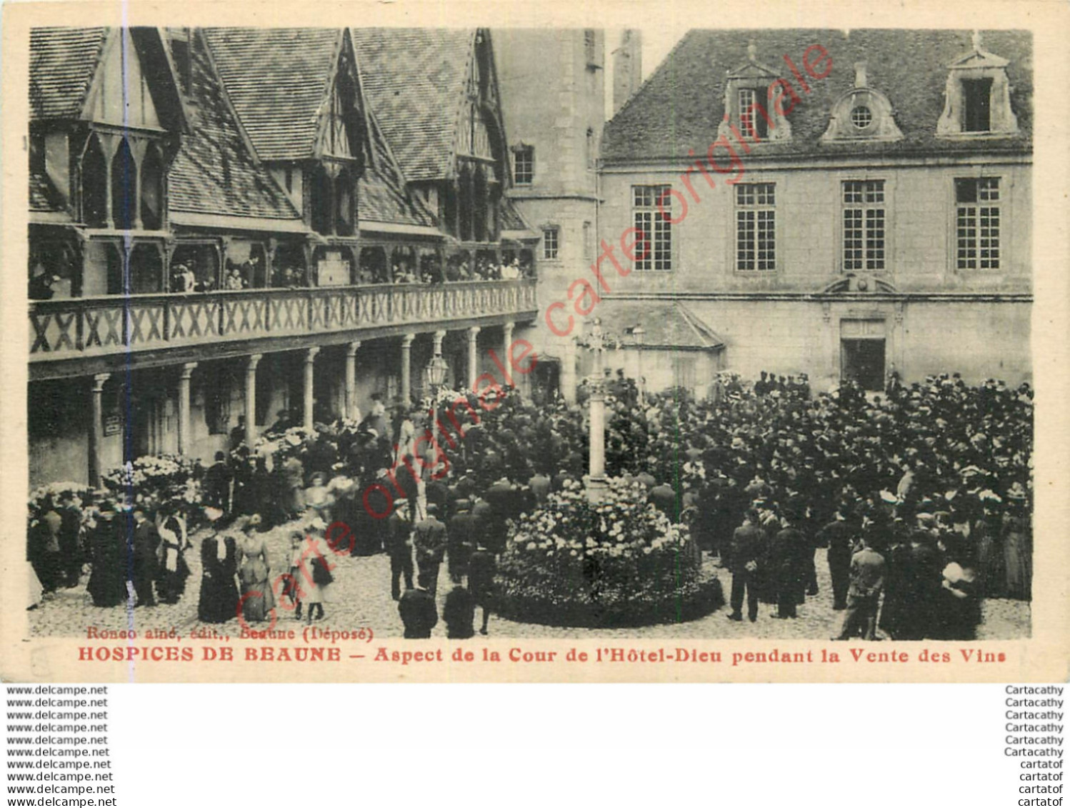 21.  Hospices De BEAUNE .  Aspect De La Cour De L'Hôtel Dieu Pendant La Vente Des Vins . - Beaune