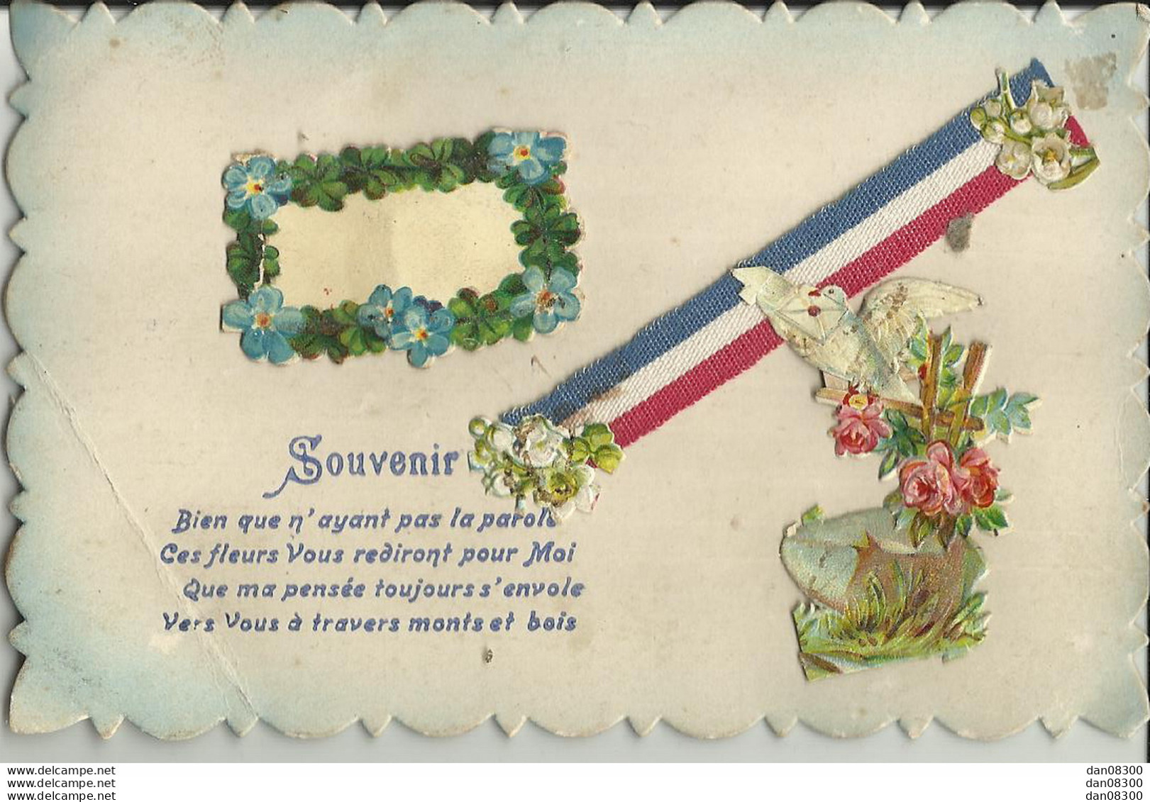 SOUVENIR AVEC DECOUPIS ET DRAPEAU FRANCAIS COLLES SUR LA CARTE - Autres & Non Classés