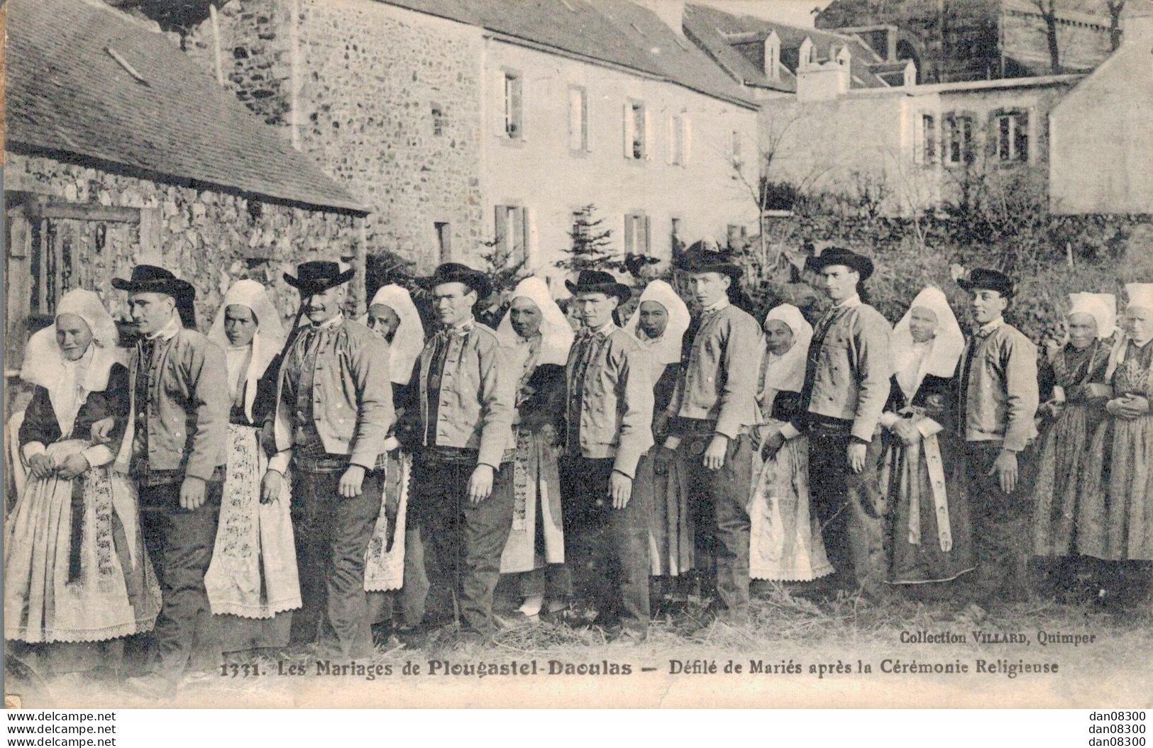 LES MARIAGES DE PLOUGASTEL DAOULAS DEFILE DE MARIES APRES LA CEREMONIE RELIGIEUSE - Noces