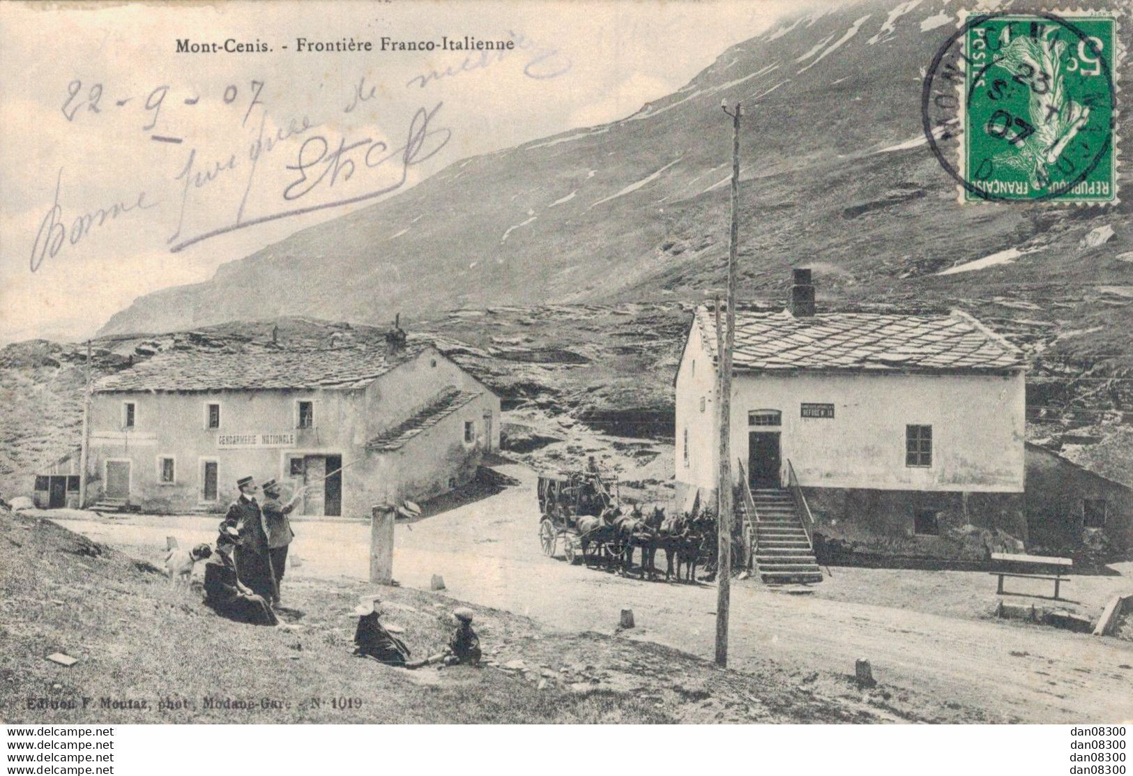 73 MONT CENIS FRONTIERE FRANCO ITALIENNE LE POSTE RELAIS ET LA GENDARMERIE UNE DILIGENCE PRETE AU DEPART - Sonstige & Ohne Zuordnung