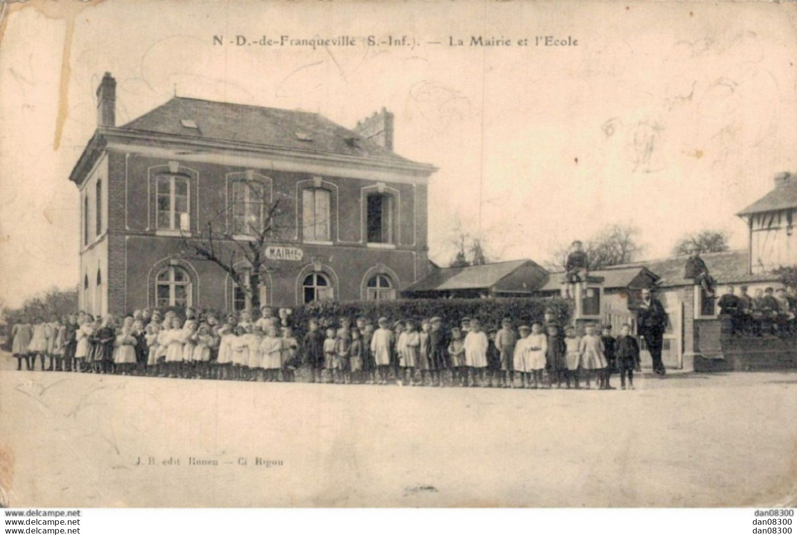 RARE  76 NOTRE DAME DE FRANQUEVILLE LA MAIRIE ET L'ECOLE TRES ANIMEE LES ECOLIERS SONT DEHORS POUR LA PHOTO - Other & Unclassified