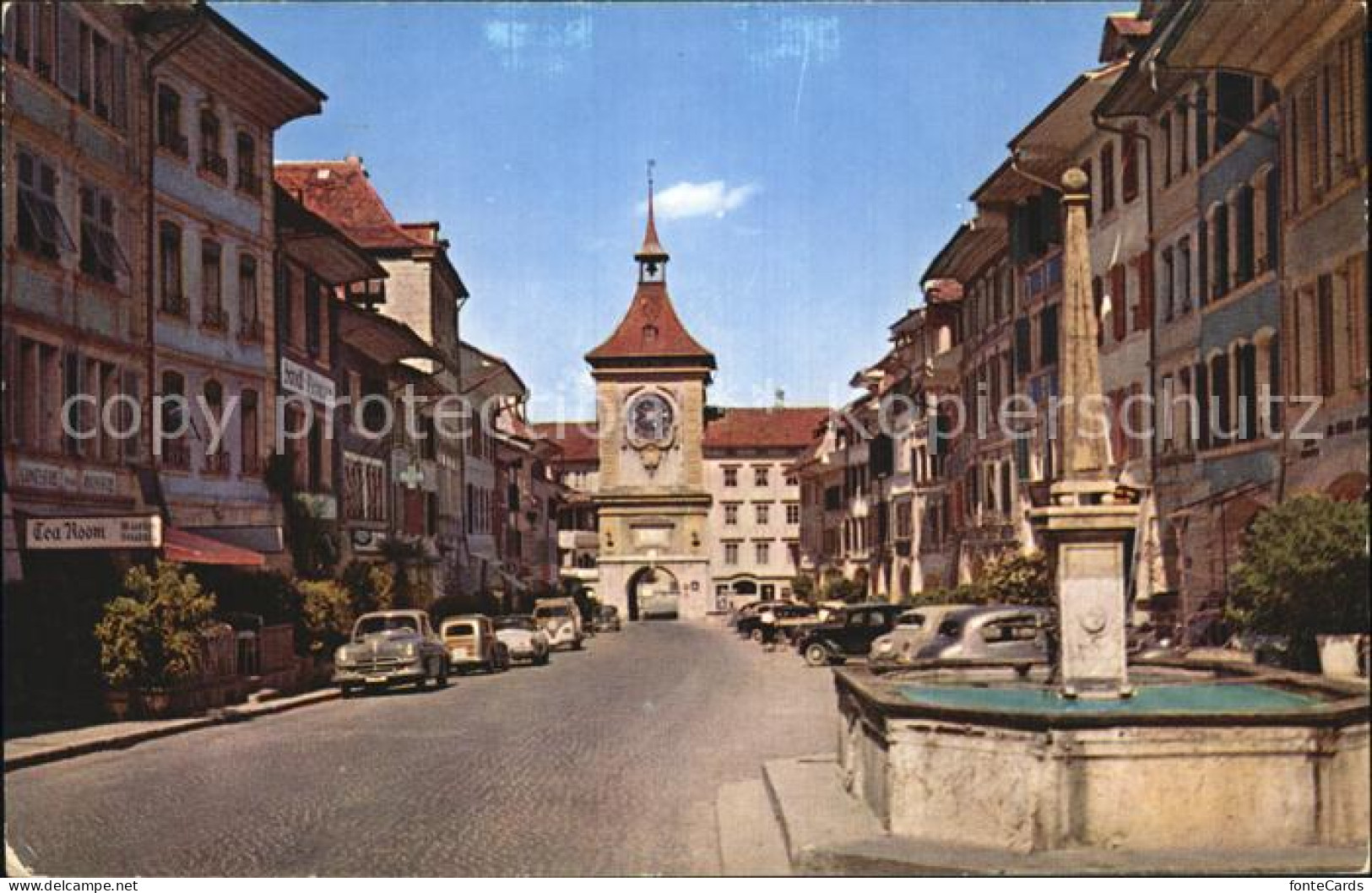 12432970 Morat Murten Grand Rue Hauptstrasse Brunnen Torbogen Murten - Autres & Non Classés