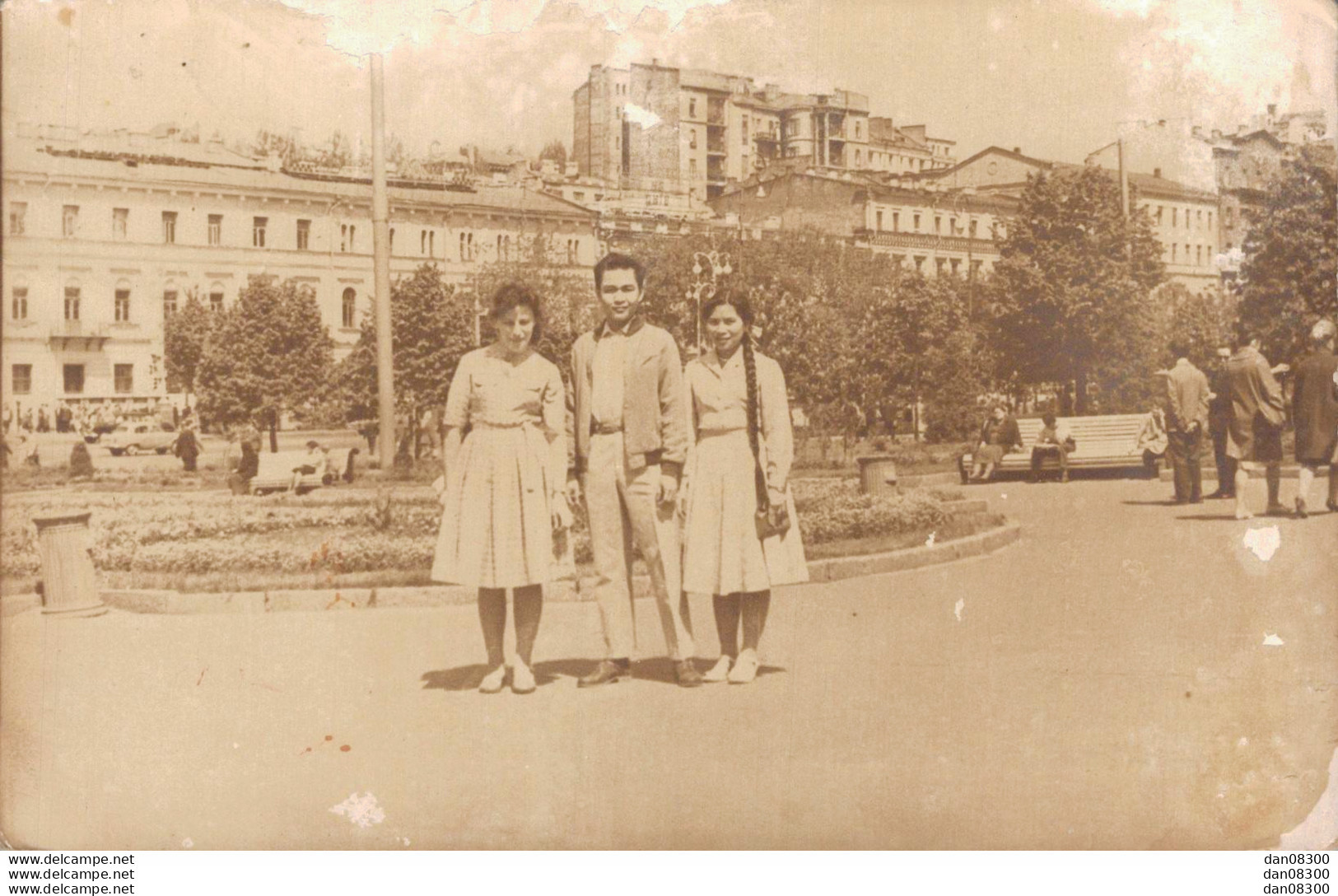 VIET NAM TONKIN INDOCHINE PHOTO TAILLE CPA UN HOMME ET DEUX JEUNES FEMMES - Anonyme Personen