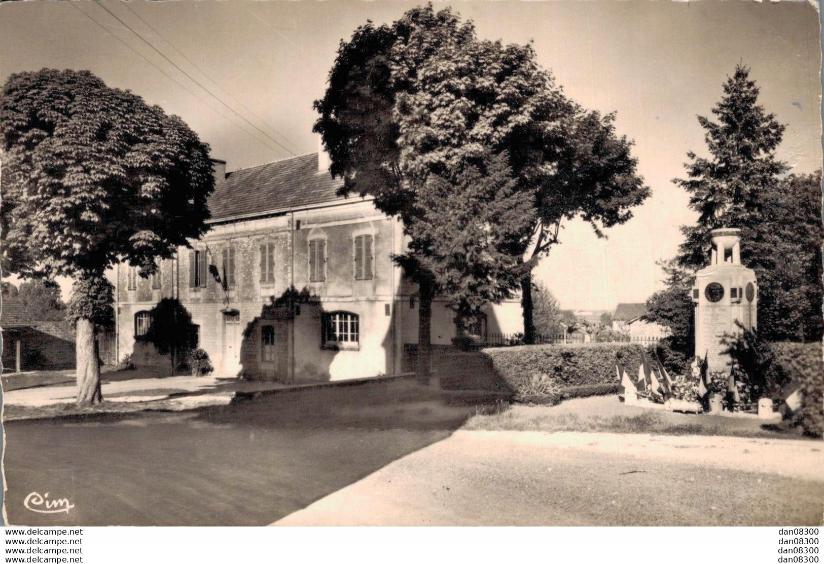 RARE  71 VIRE EN MACONNAIS MAIRIE ET MONUMENT AUX MORTS CPSM - Autres & Non Classés