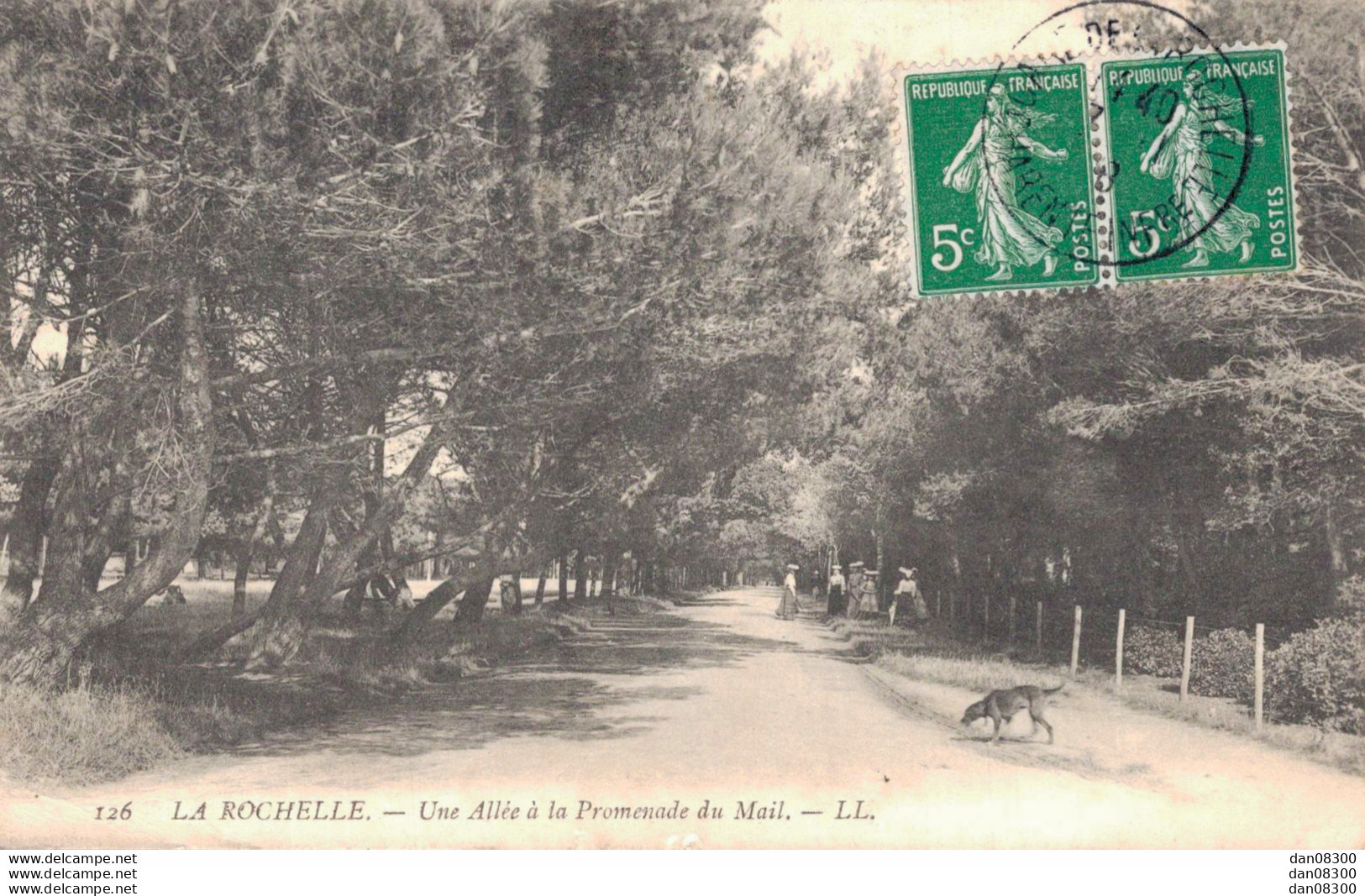 17 LA ROCHELLE UNE ALLEE A LA PROMENADE DU MAIL - La Rochelle