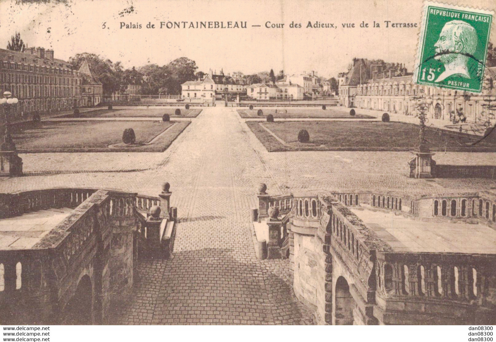 77 PALAIS DE FONTAINEBLEAU COUR DES ADIEUX VUE DE LA TERRASSE - Fontainebleau