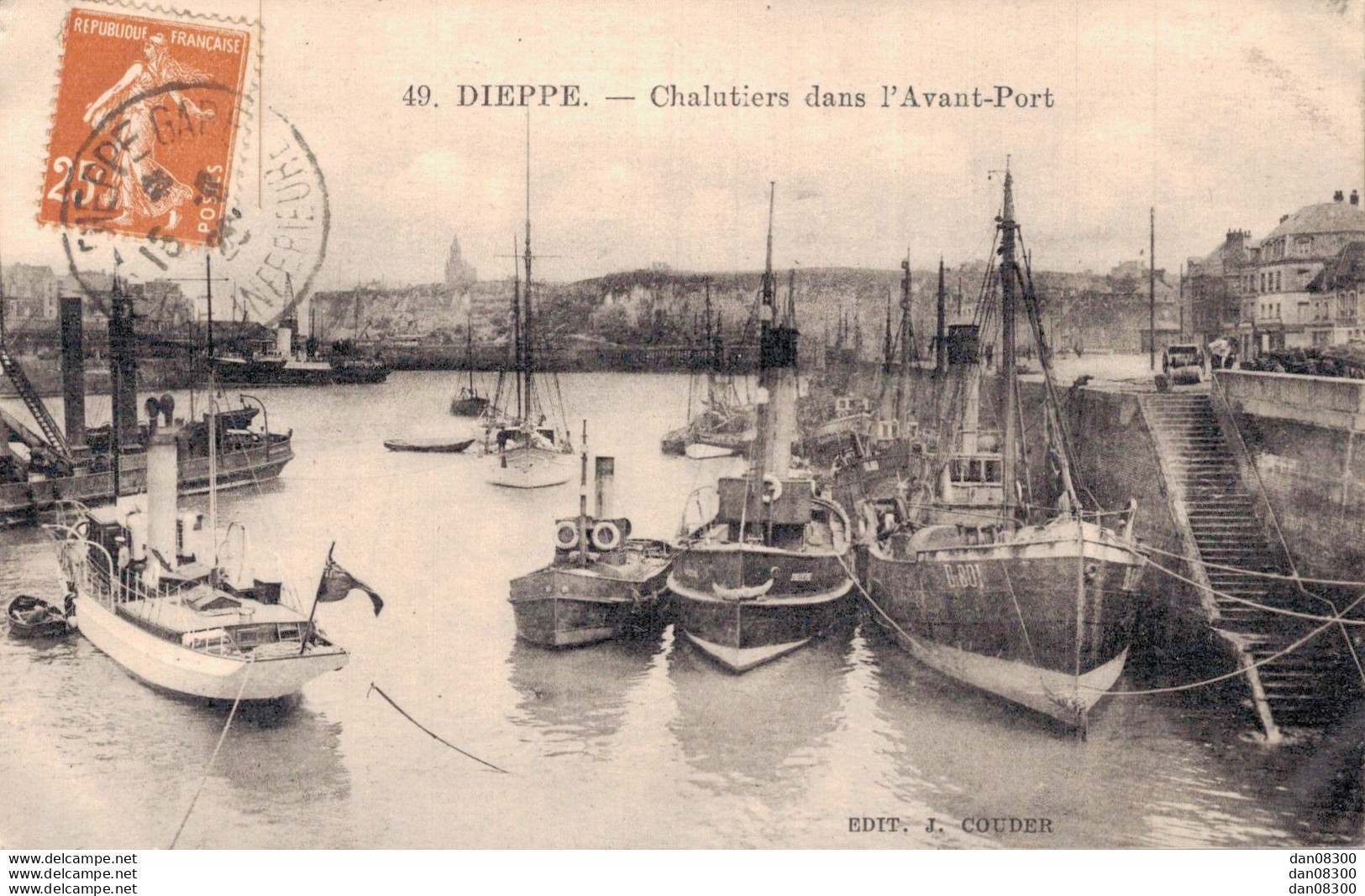 76 DIEPPE CHALUTIERS DANS L'AVANT PORT - Dieppe