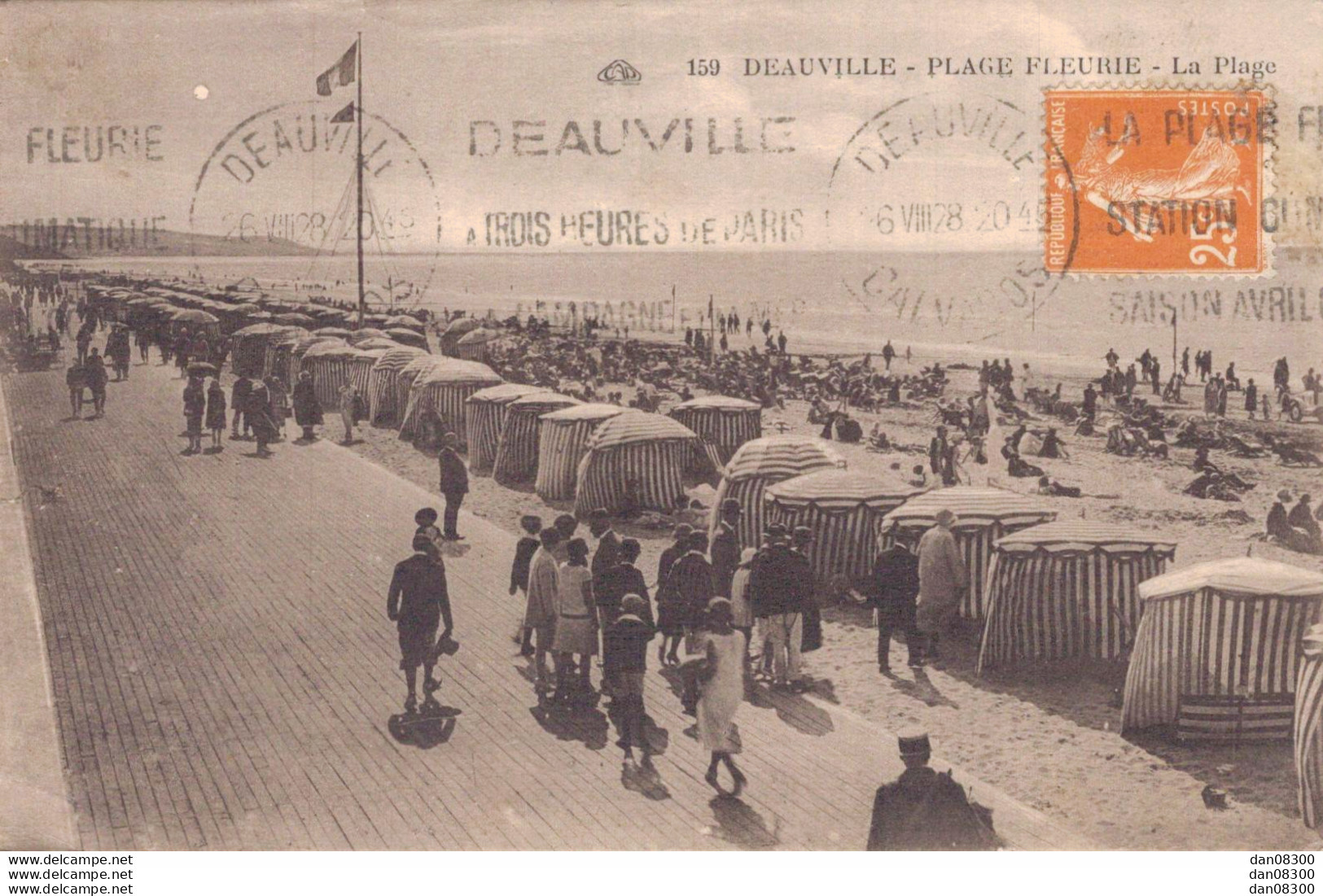 14 DEAUVILLE LA PLAGE - Deauville