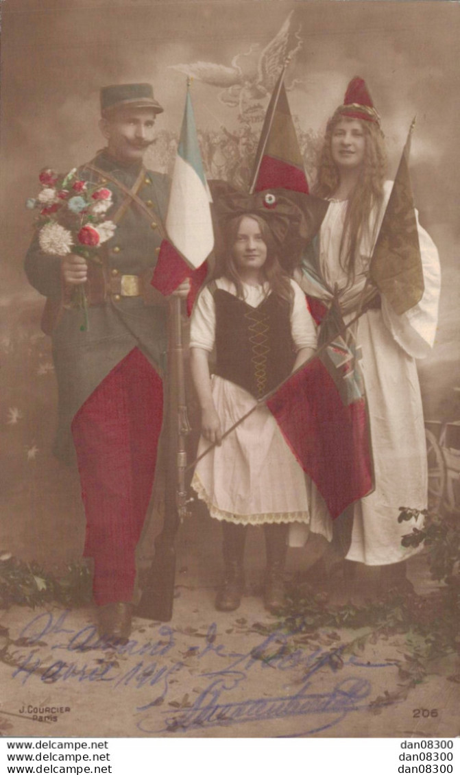 CARTE SANS LEGENDE TROIS PERSONNES AVEC LES DRAPEAUX ANGLAIS BELEGE ET FRANCAIS - Patriotic