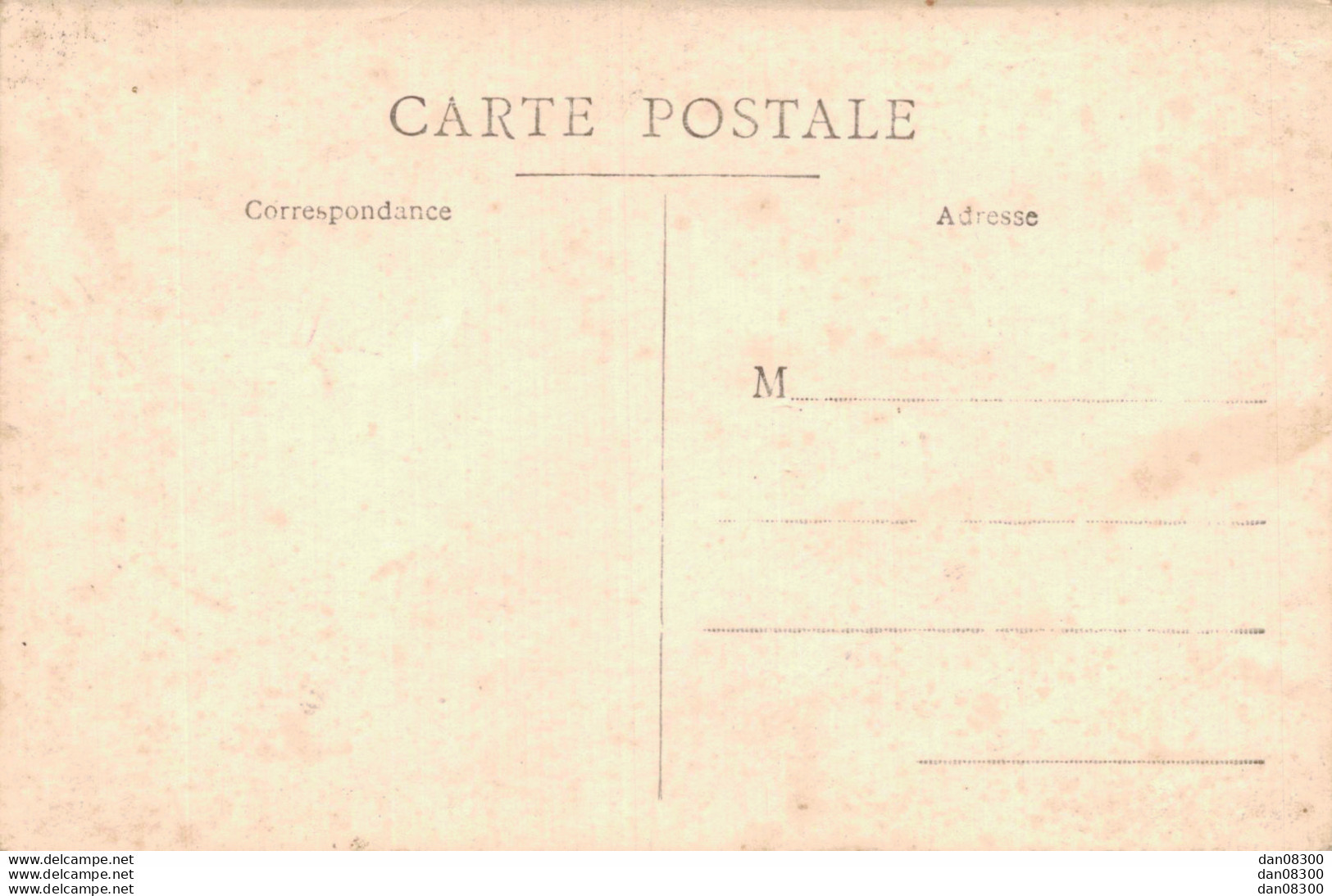 CARTE PHOTO NON IDENTIFIEE REPRESENTANT UN HOMME DANS UN MEDAILLON JOLIE MOUSTACHE EN GUIDON DE VELO - To Identify