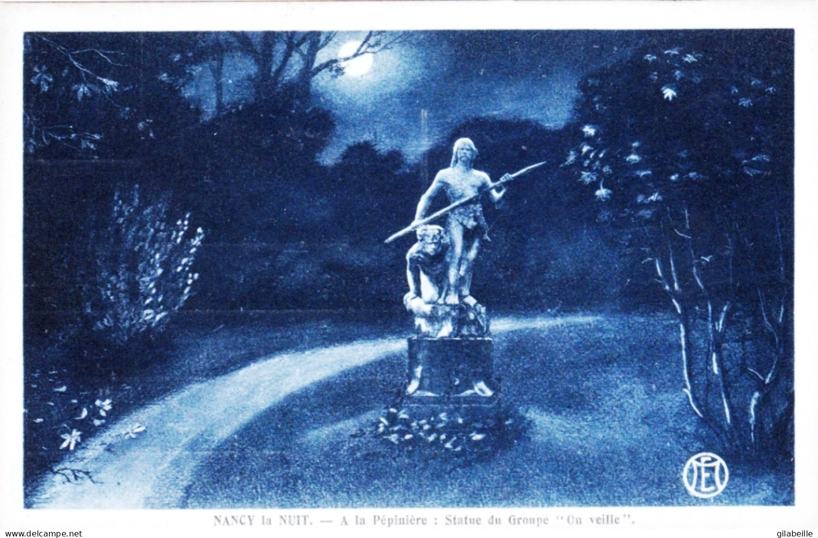 54 -  Nancy La Nuit - A La Pépinière - Statue Du Groupe "on Veille" - Nancy