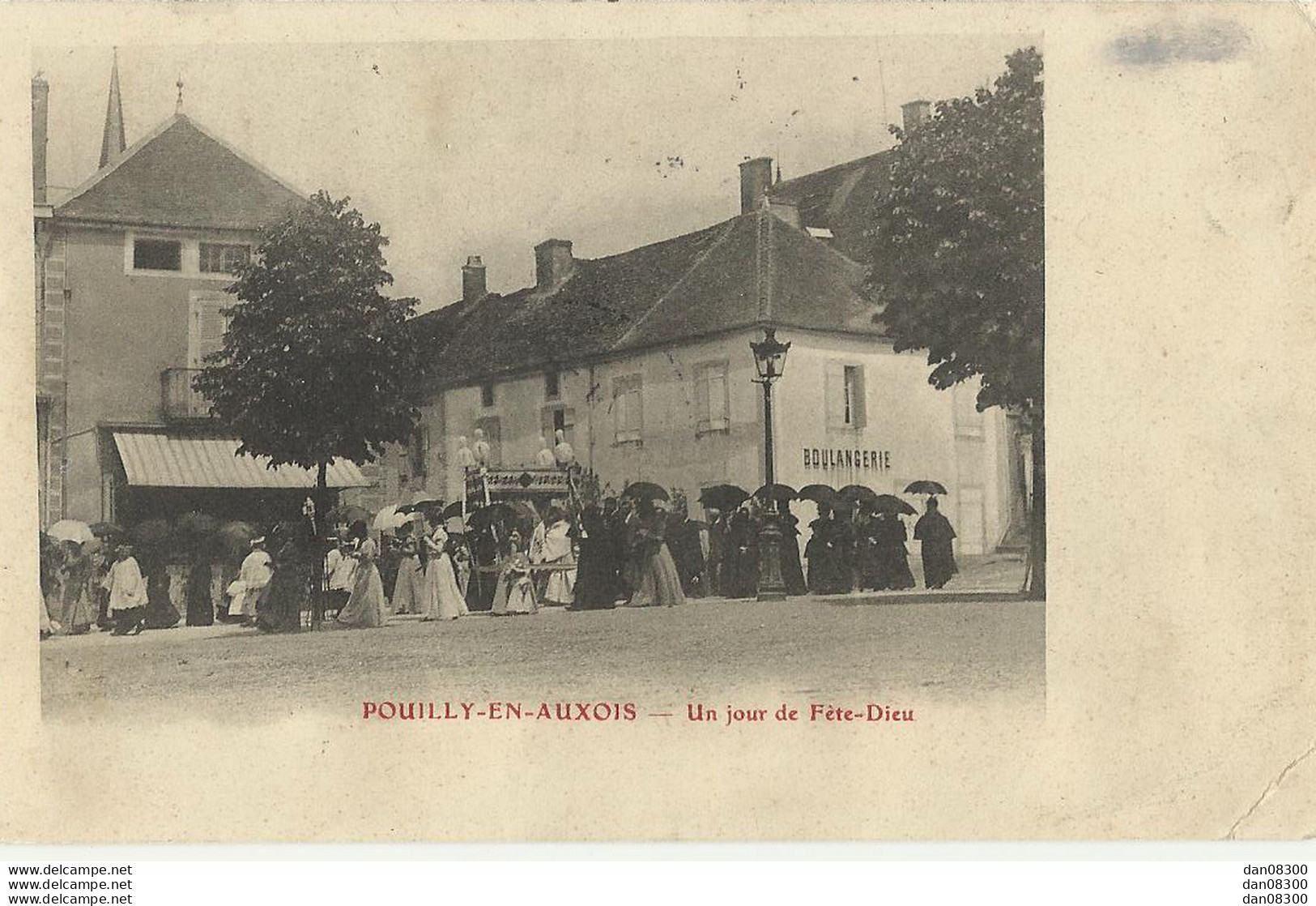 21 POUILLY EN AUXOIS UN JOUR DE FETE DIEU - Other & Unclassified