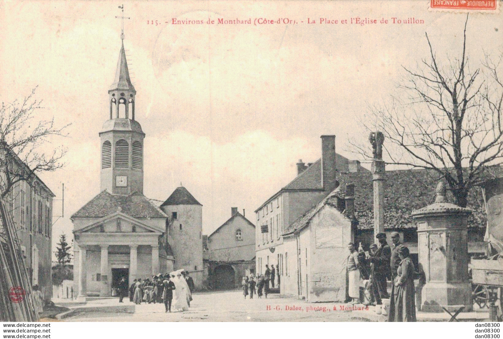 21 ENVIRONS DE MONTBARD LA PLACE ET L'EGLISE DE TOUILLON - Montbard