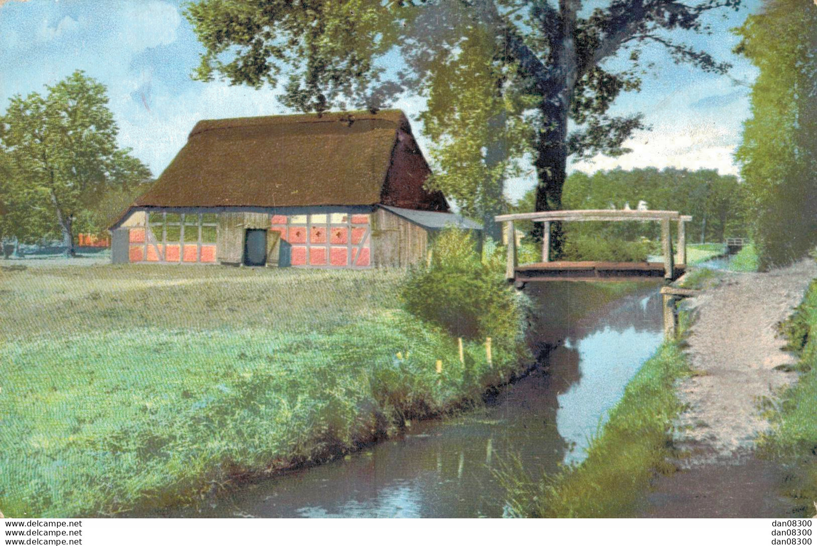 TABLEAU REPRESENTANT UN BATIMENT DE FERME UN PONT DE BOIS ENJAMBANT UNE RIVIERE - Malerei & Gemälde