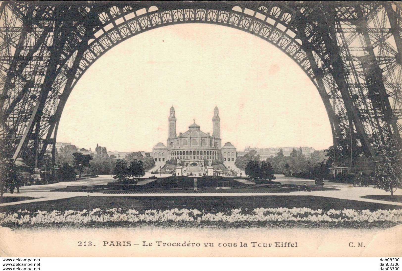 75 PARIS LE TROCADERO VU SOUS LA TOUR EIFFEL - Tour Eiffel