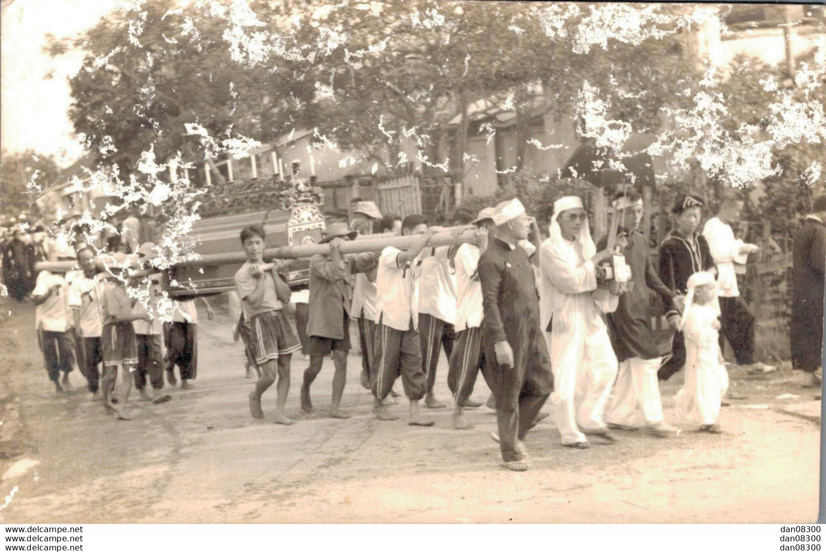 VIET NAM TONKIN INDOCHINE PHOTO TAILLE CPA UN CORTEGE FUNERAIRE - Anonyme Personen